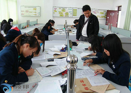 會(huì)計(jì)實(shí)驗(yàn)室,手工會(huì)計(jì)實(shí)驗(yàn)室設(shè)備,會(huì)計(jì)電算化實(shí)驗(yàn)室(圖3)