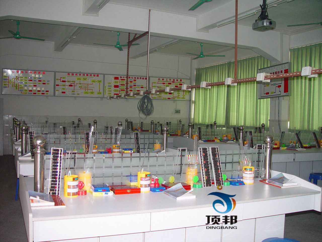 財(cái)會(huì)模擬實(shí)驗(yàn)室設(shè)備(六人座)