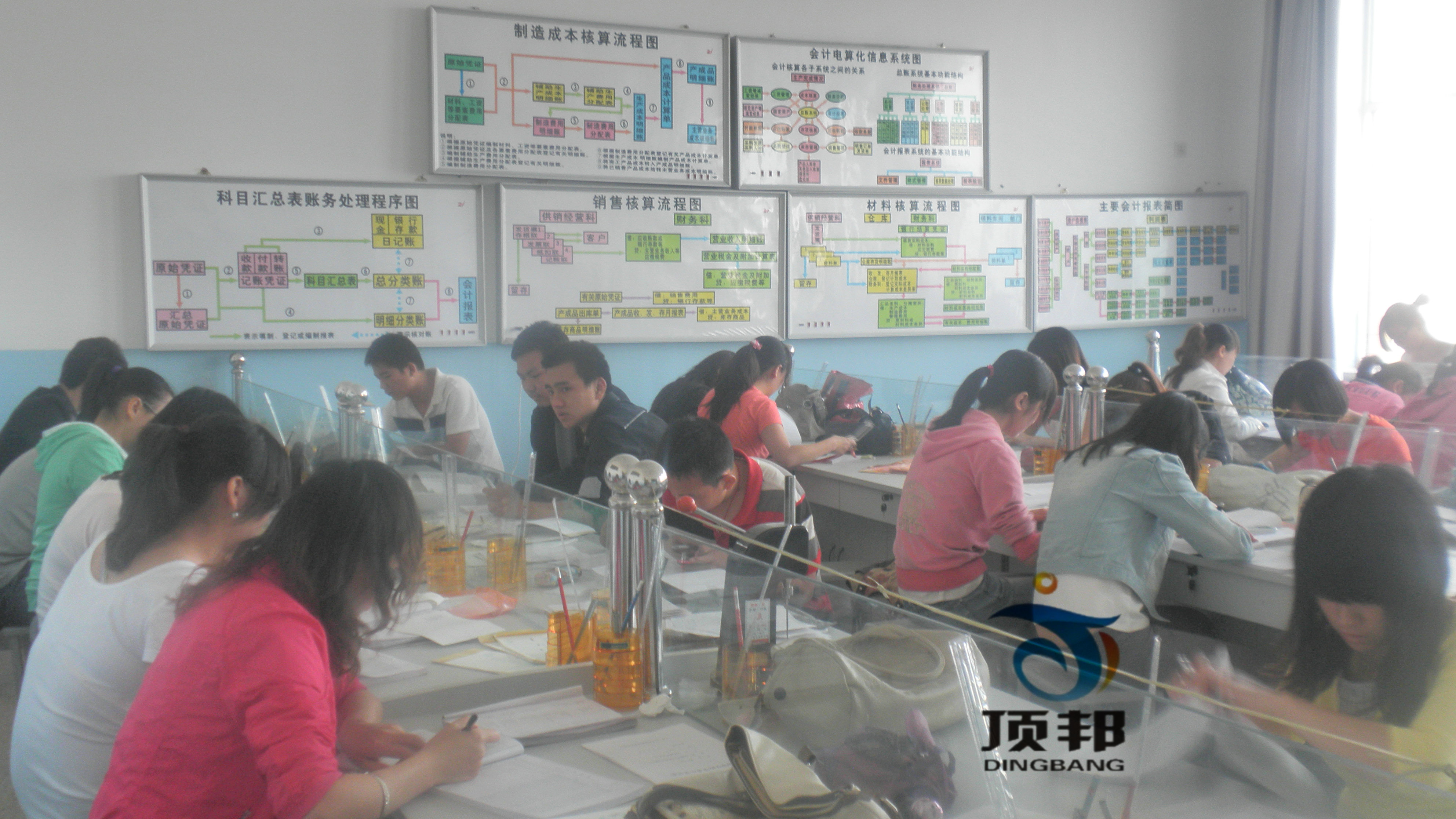 財(cái)會(huì)模擬實(shí)驗(yàn)室設(shè)備(六人座)