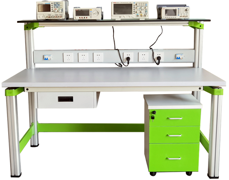 電工電子技術(shù)實訓(xùn)裝置,電工電子技術(shù)實訓(xùn)室(圖1)