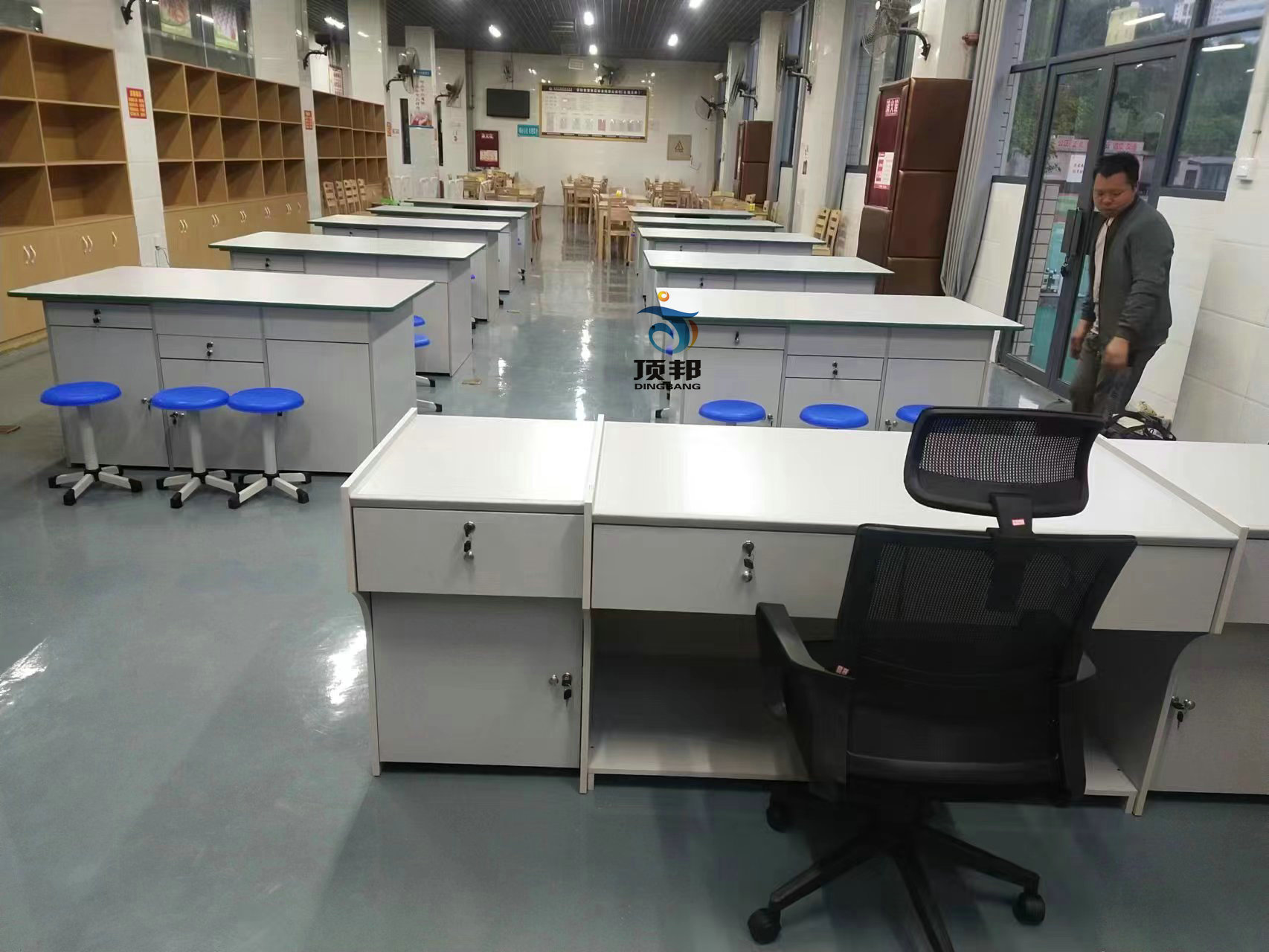 小學(xué)勞技實驗室設(shè)備