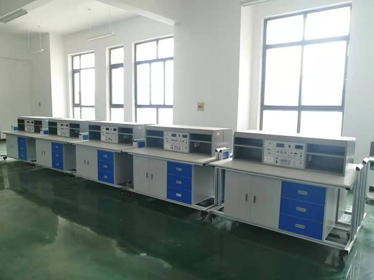 電子技術(shù)綜合實(shí)驗(yàn)臺(tái)