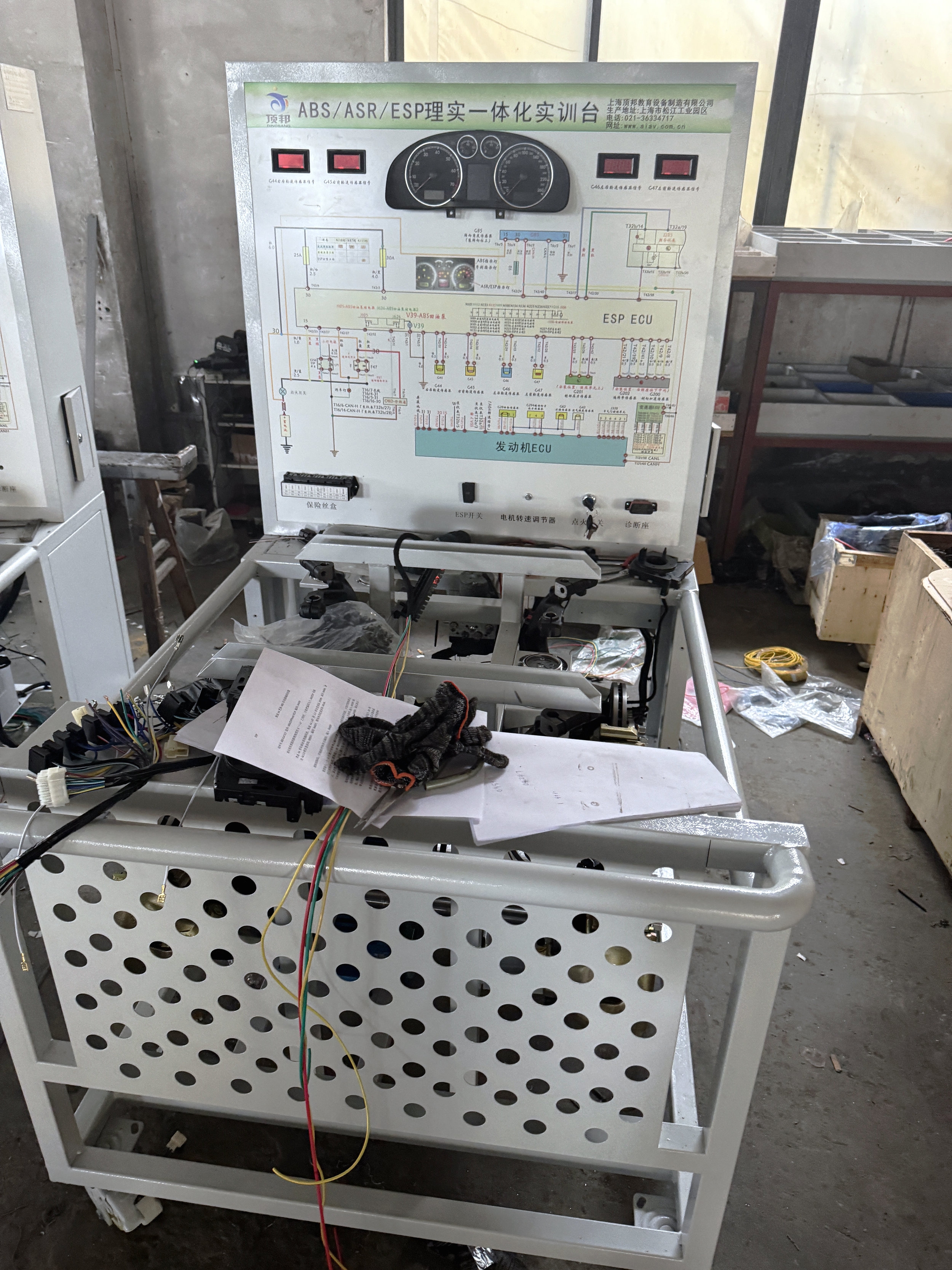 ABS/ASR/ESP制動(dòng)系統(tǒng)實(shí)訓(xùn)臺(tái)