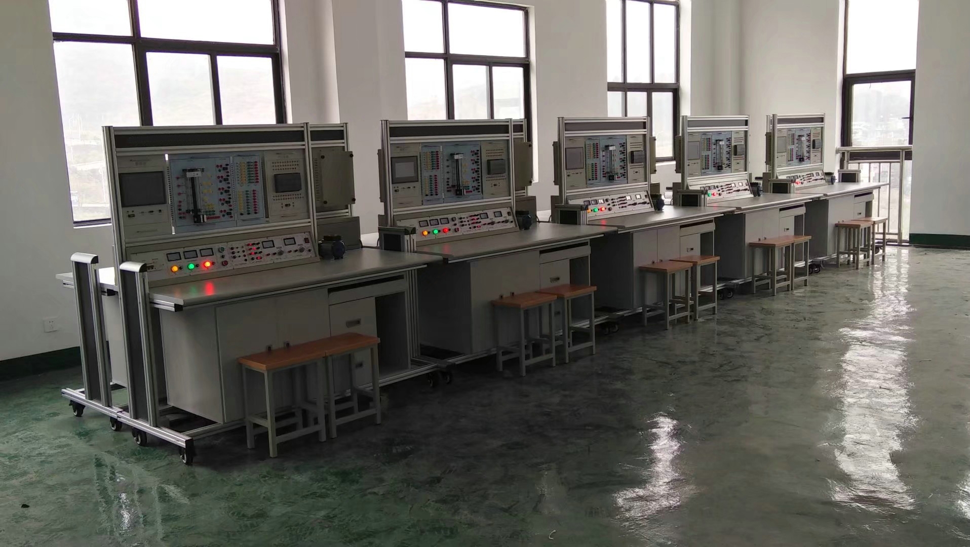 網(wǎng)絡(luò)型PLC可編程控制器、變頻調(diào)速及電氣控制實驗裝置