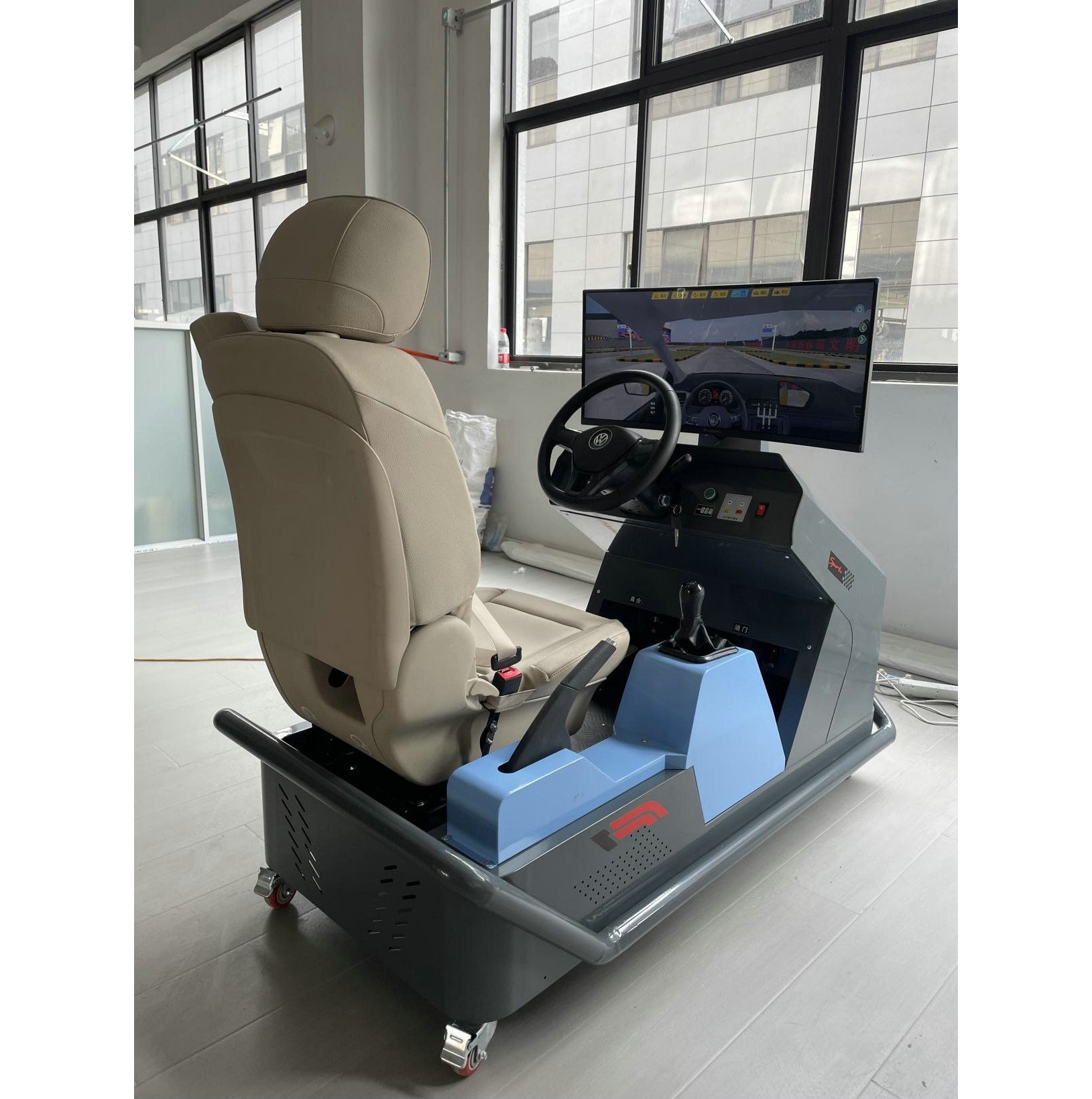 豪華型汽車駕駛模擬器