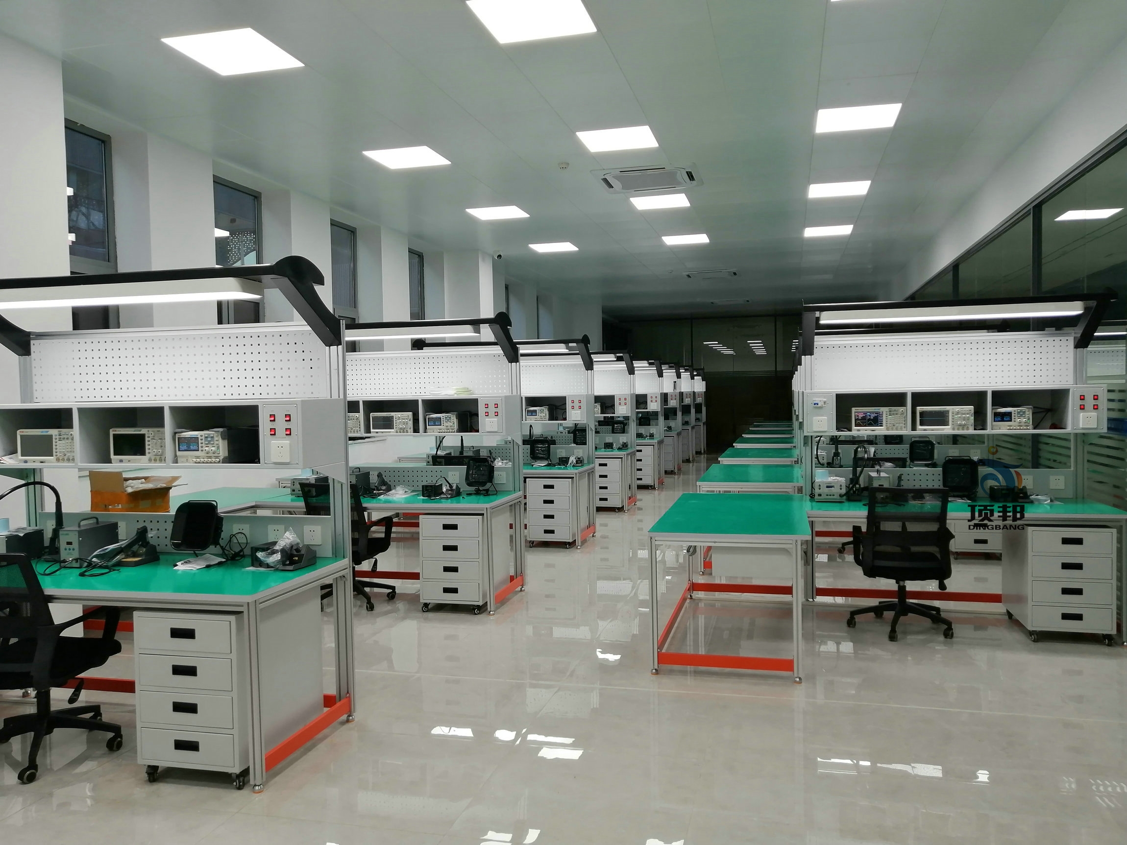 電工電子綜合實(shí)訓(xùn)平臺(tái)