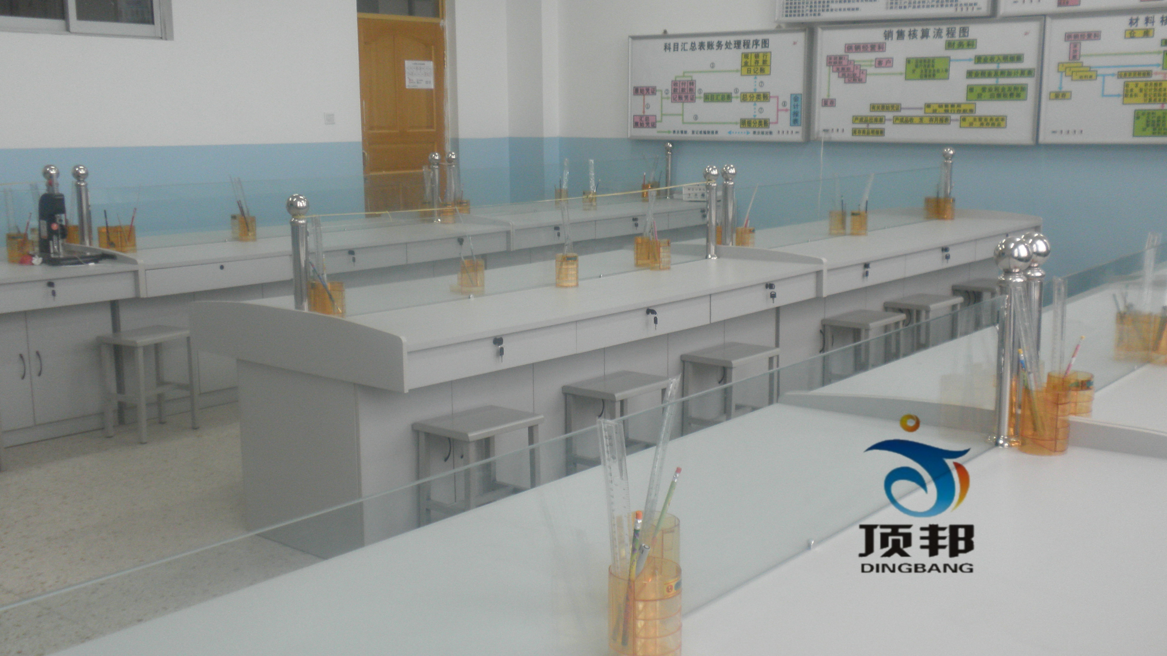 財(cái)務(wù)教學(xué)實(shí)驗(yàn)教室設(shè)備綜合介紹