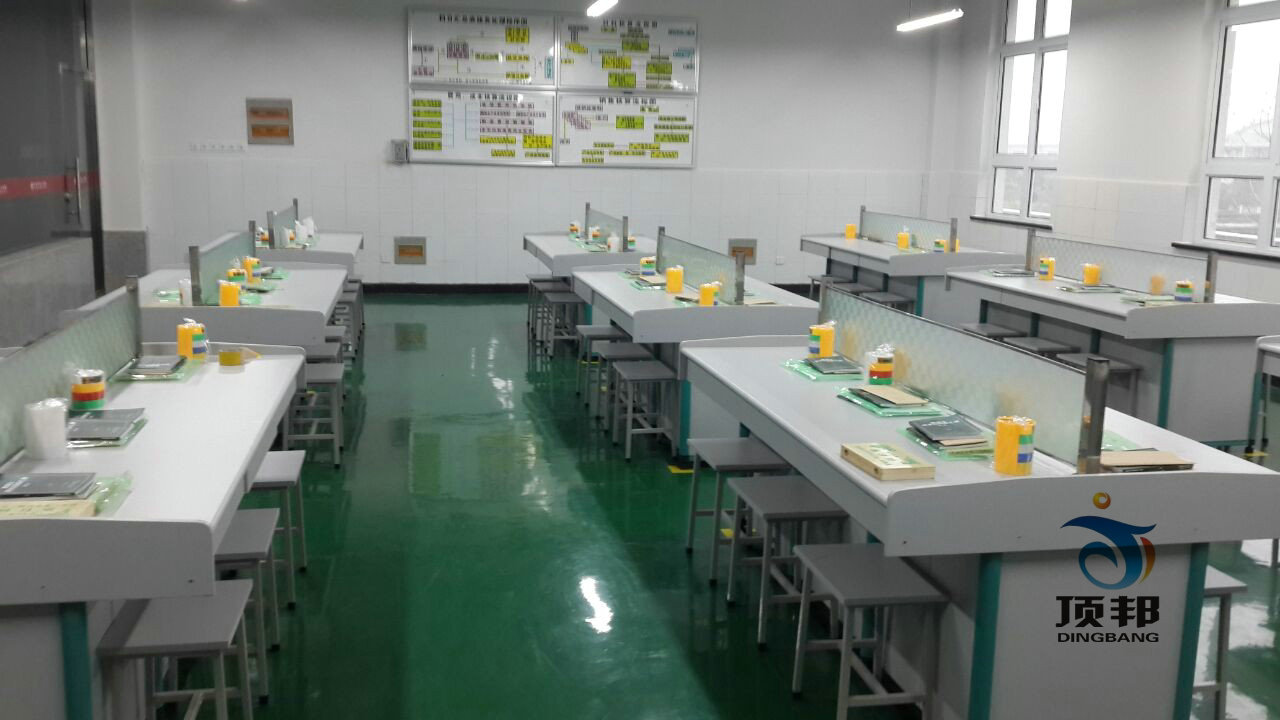 模擬財會實驗室配置哪些設(shè)備