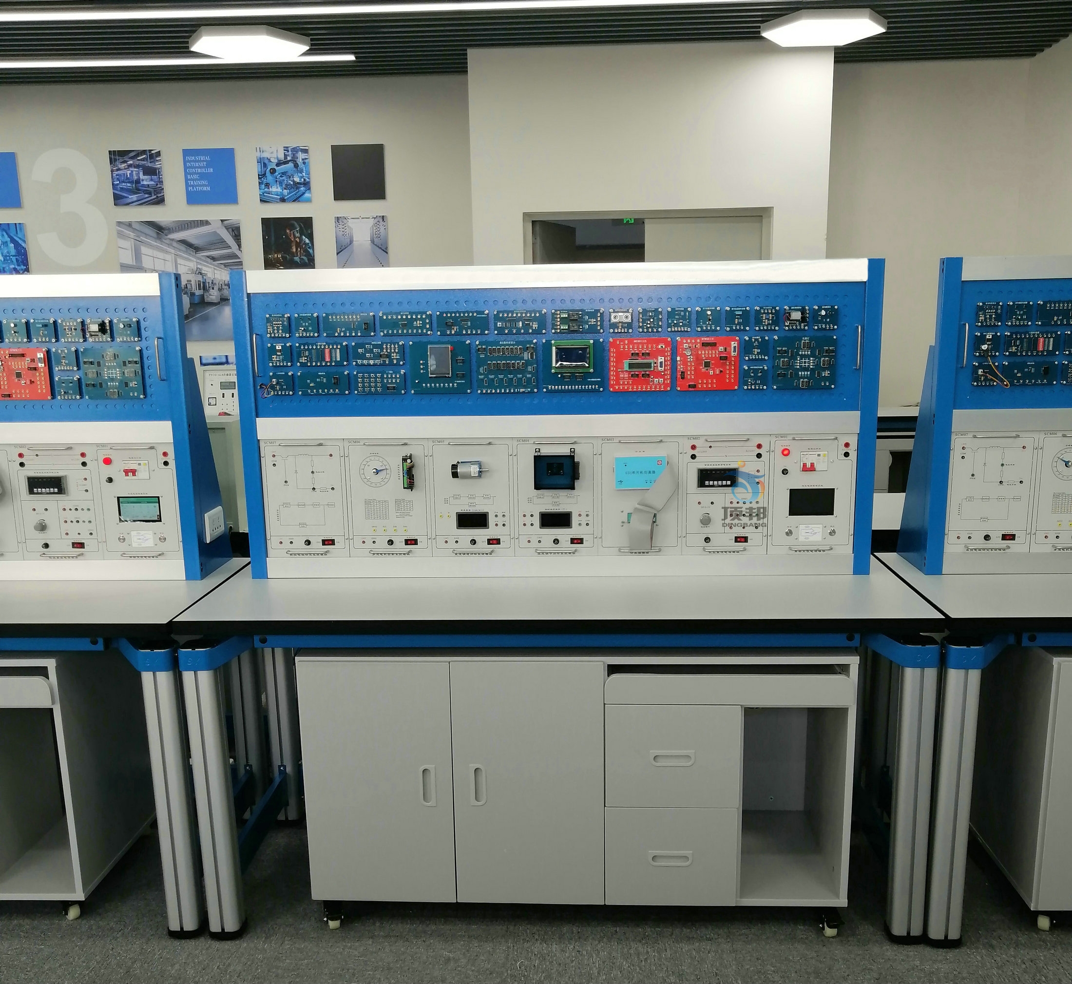 單片機(jī)應(yīng)用綜合實(shí)訓(xùn)平臺(tái)