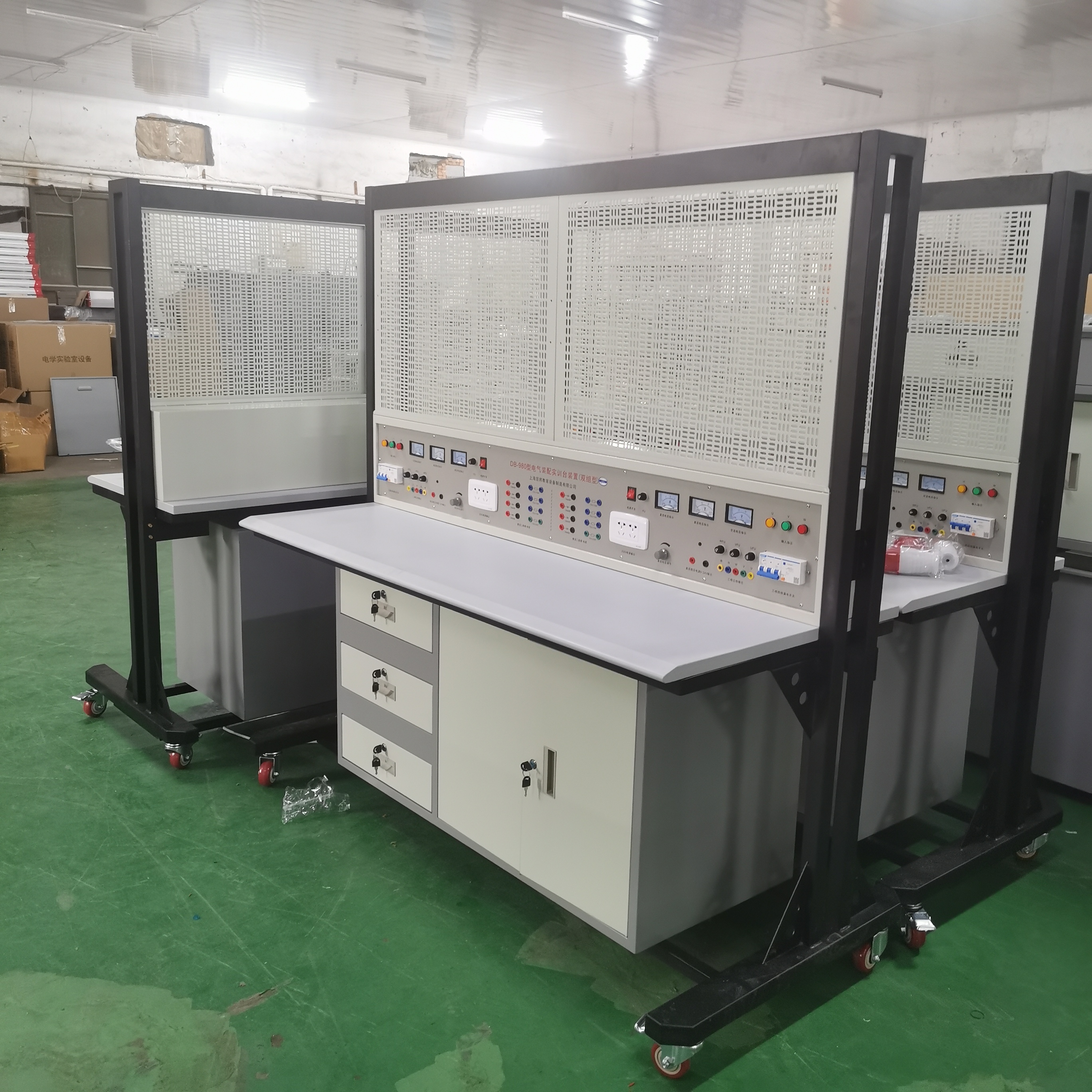 電氣裝配實(shí)訓(xùn)臺(tái)