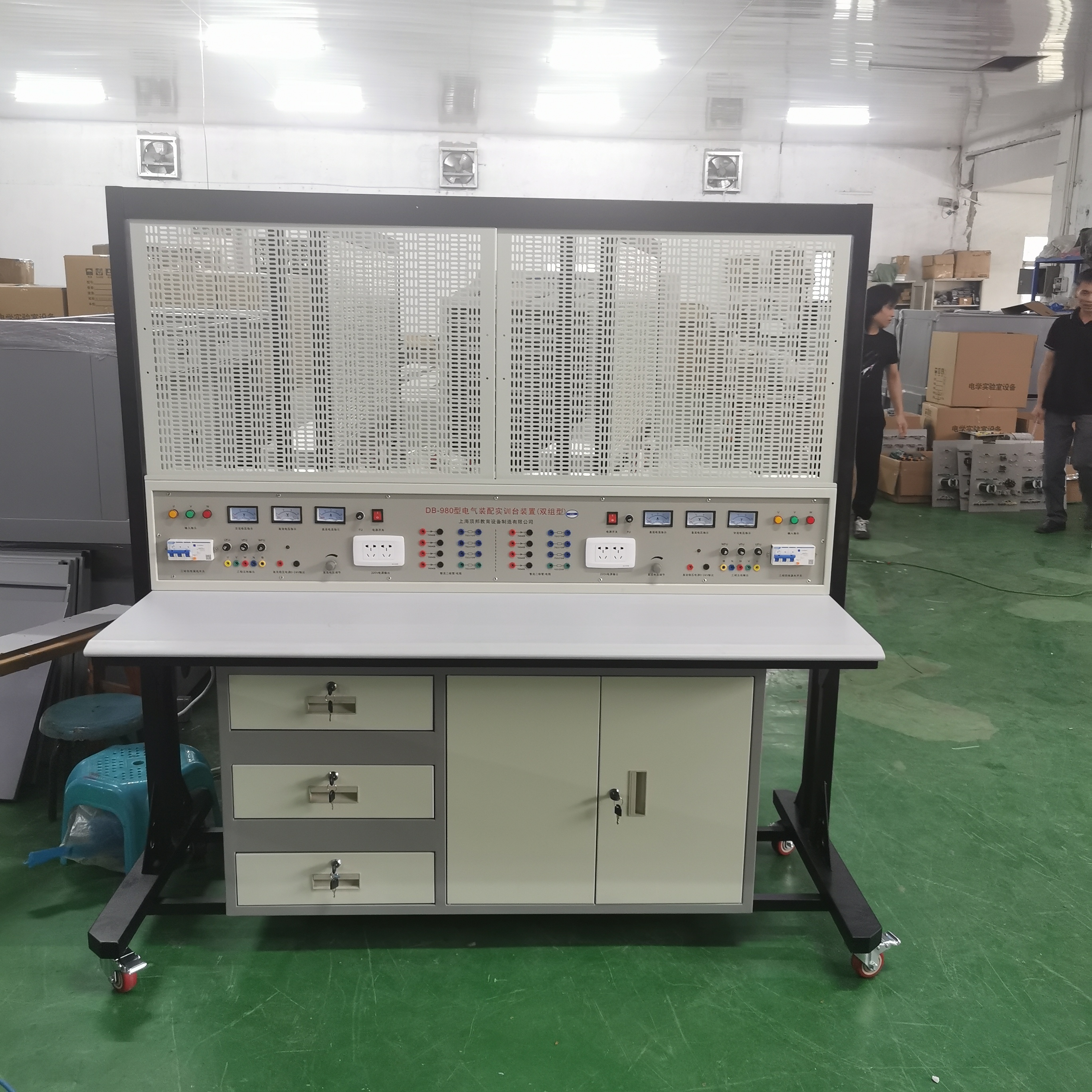 電氣裝配實(shí)訓(xùn)臺(tái)
