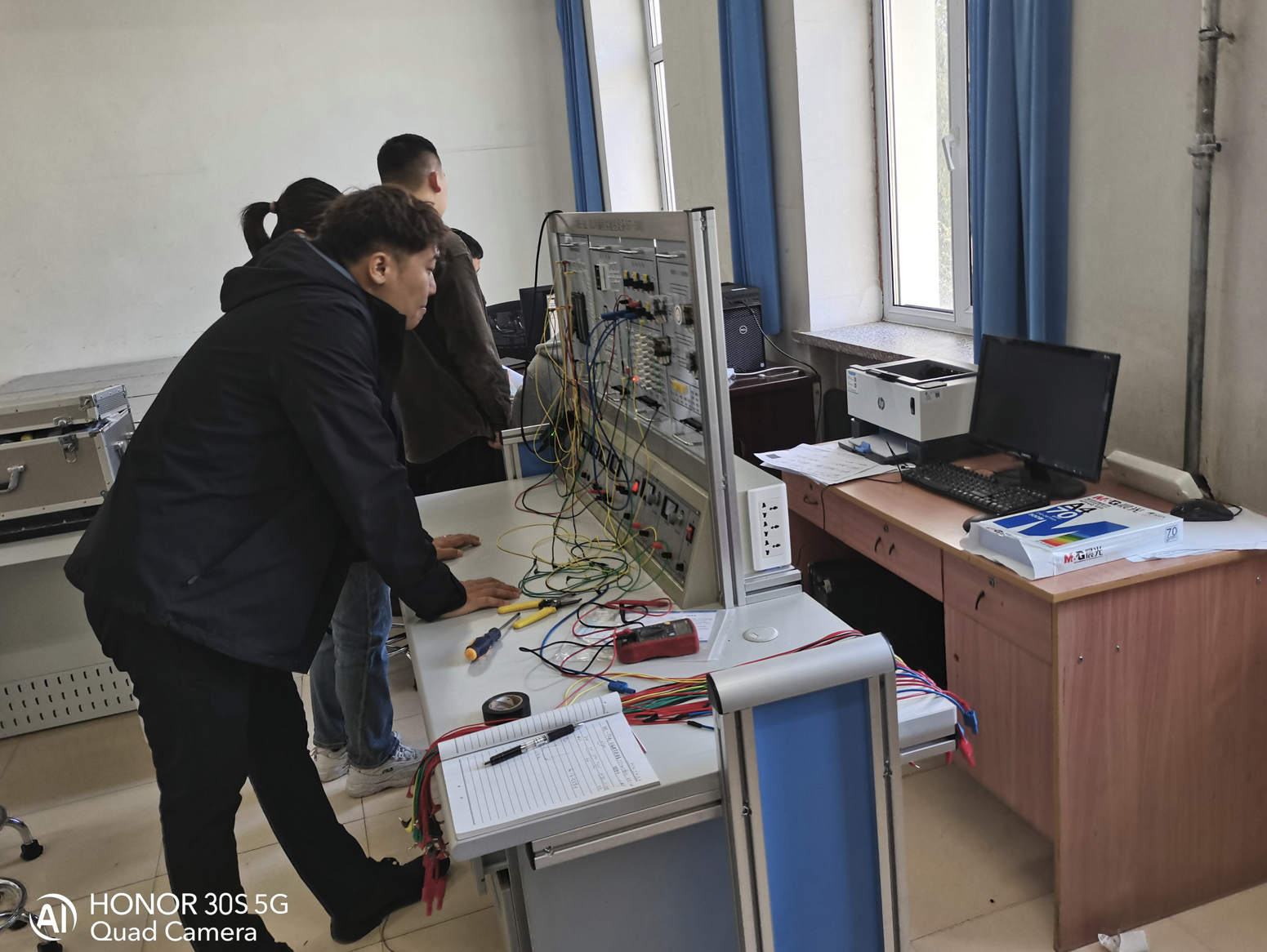 PLC可編程實(shí)驗(yàn)室設(shè)備(S7-300)