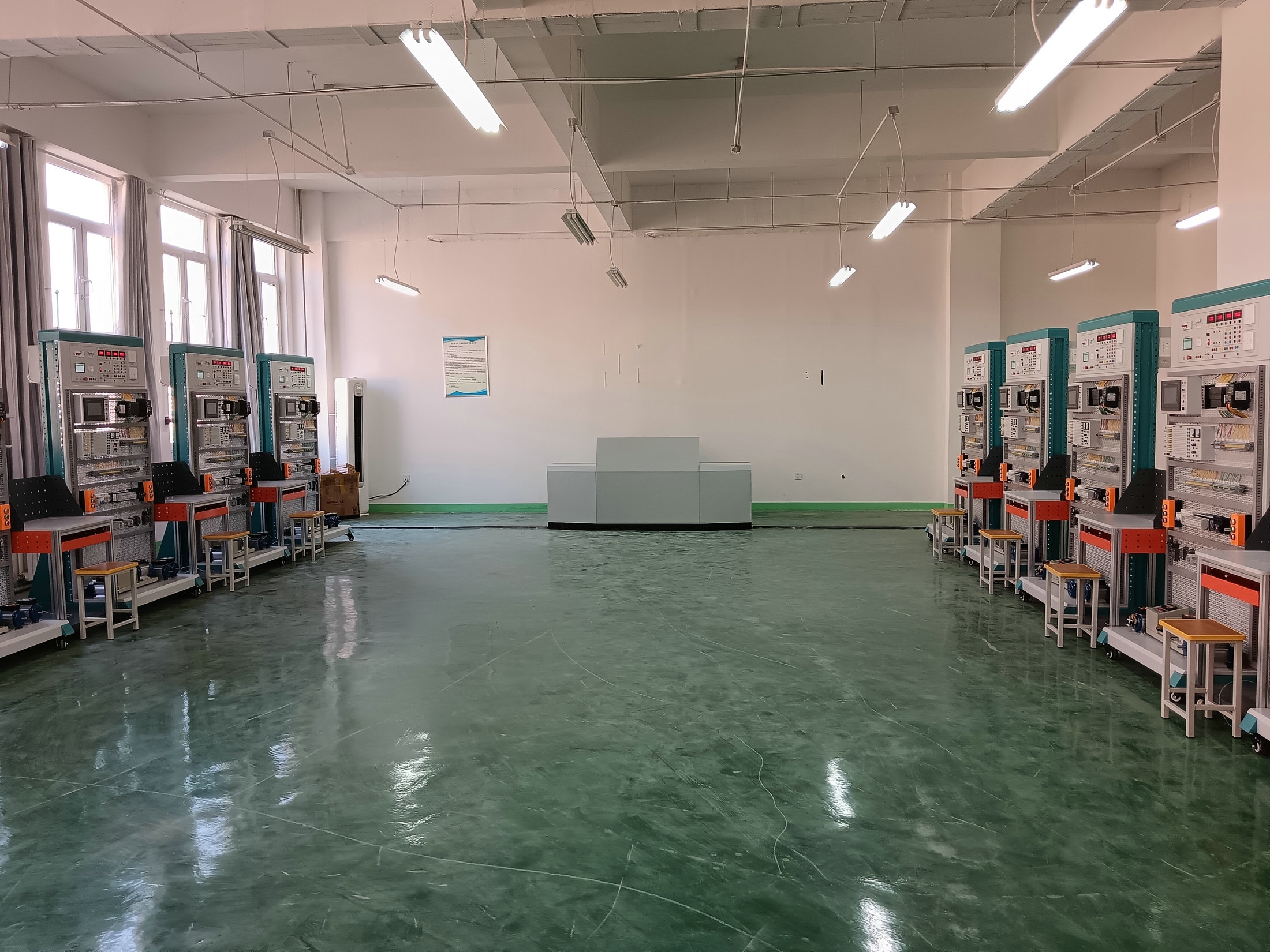 PLC技術(shù)實(shí)訓(xùn)裝置