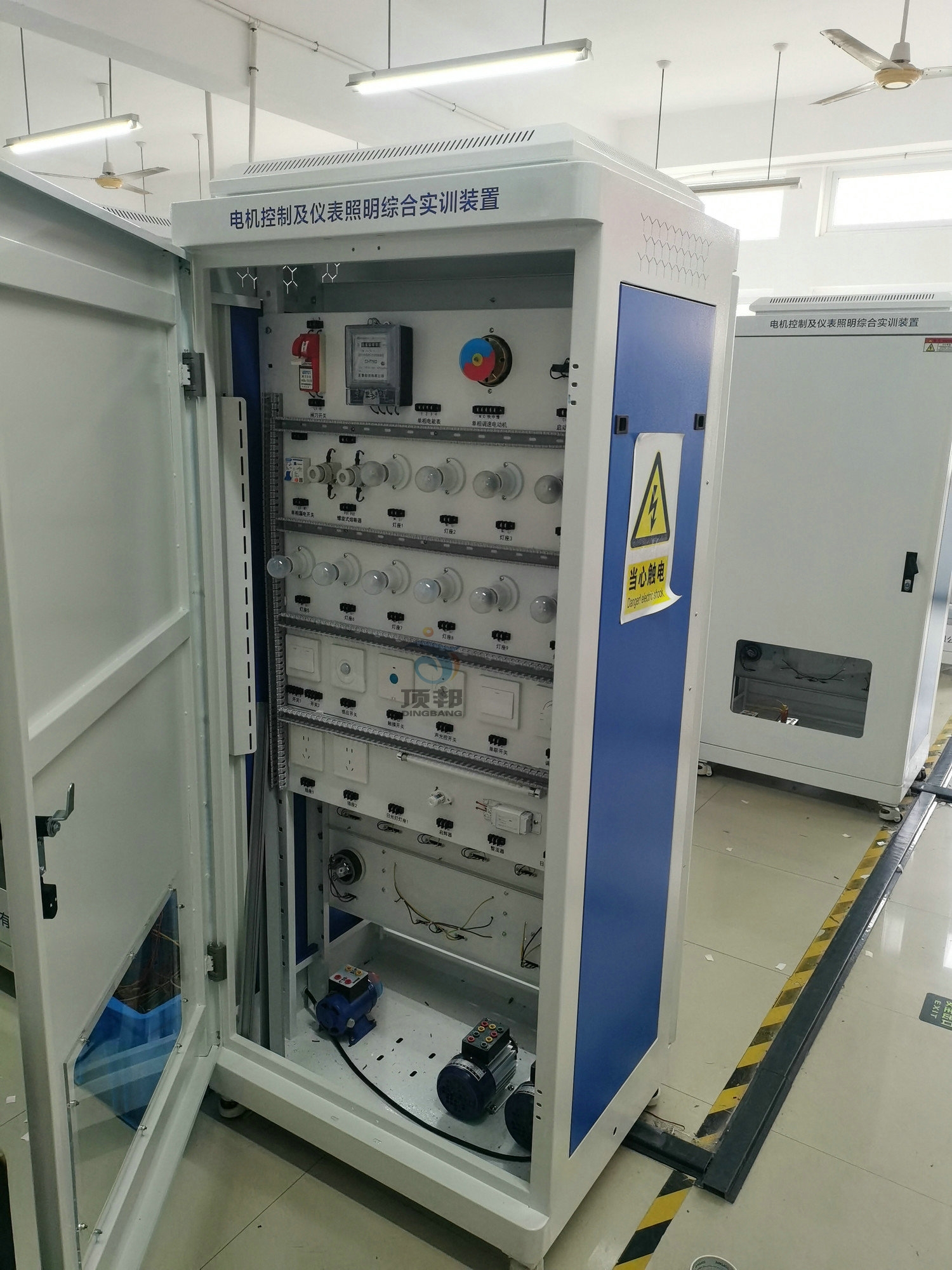 電機控制及儀表照明綜合實訓(xùn)裝置
