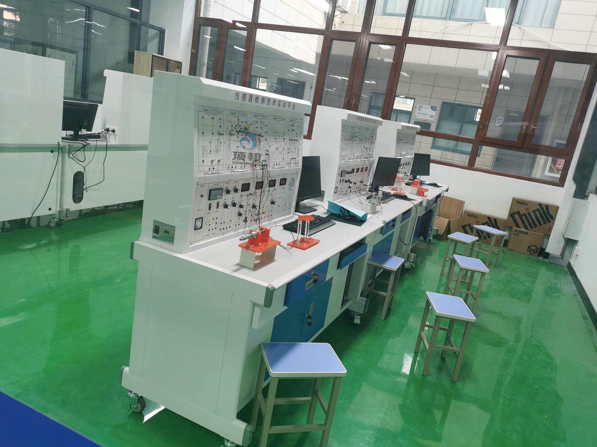 傳感器檢測技術(shù)實(shí)訓(xùn)裝置