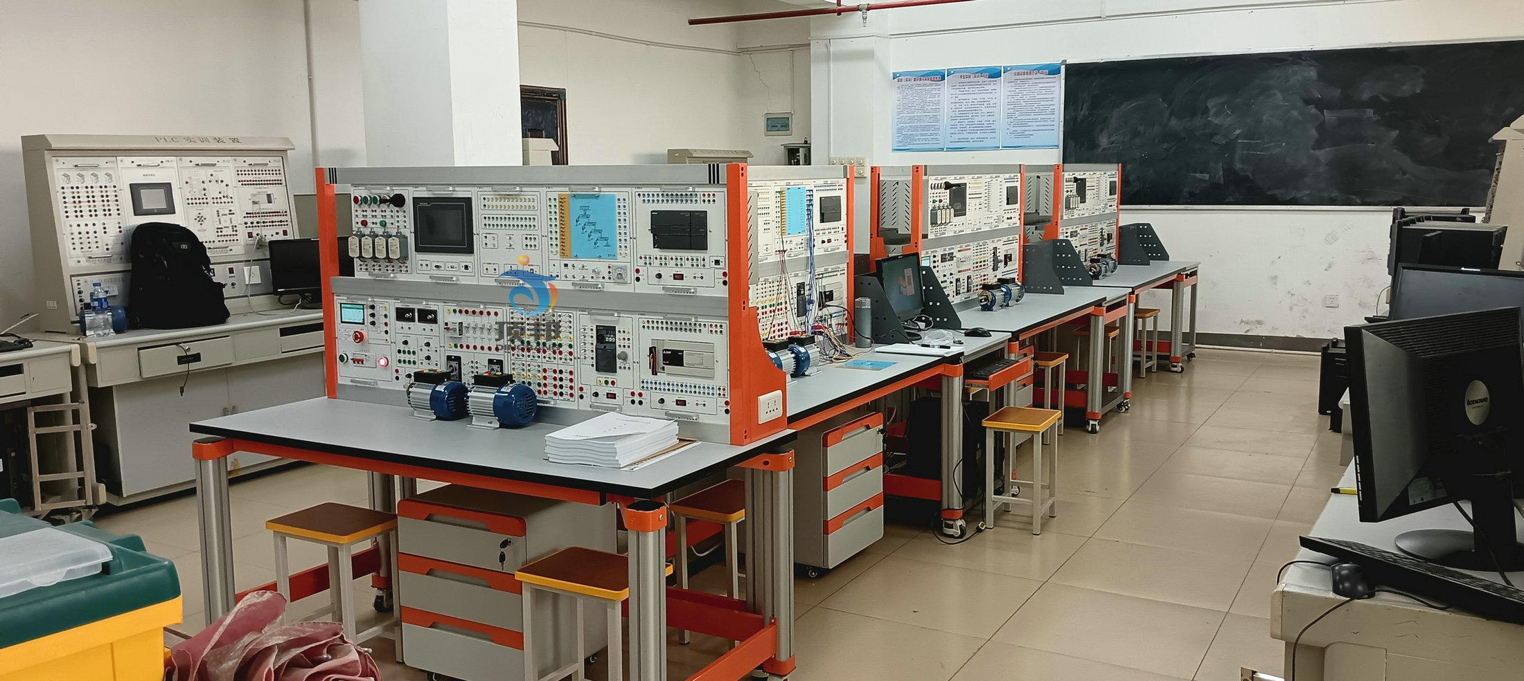 智能型高級(jí)維修電工實(shí)訓(xùn)裝置