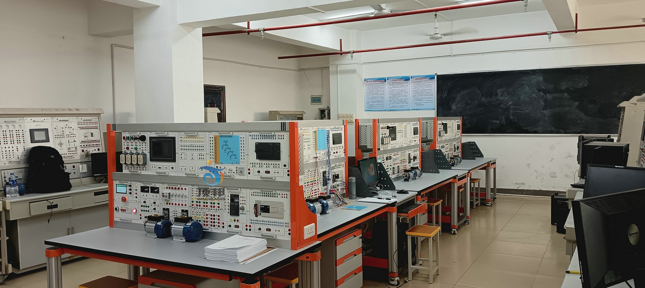 智能型高級(jí)維修電工實(shí)訓(xùn)裝置