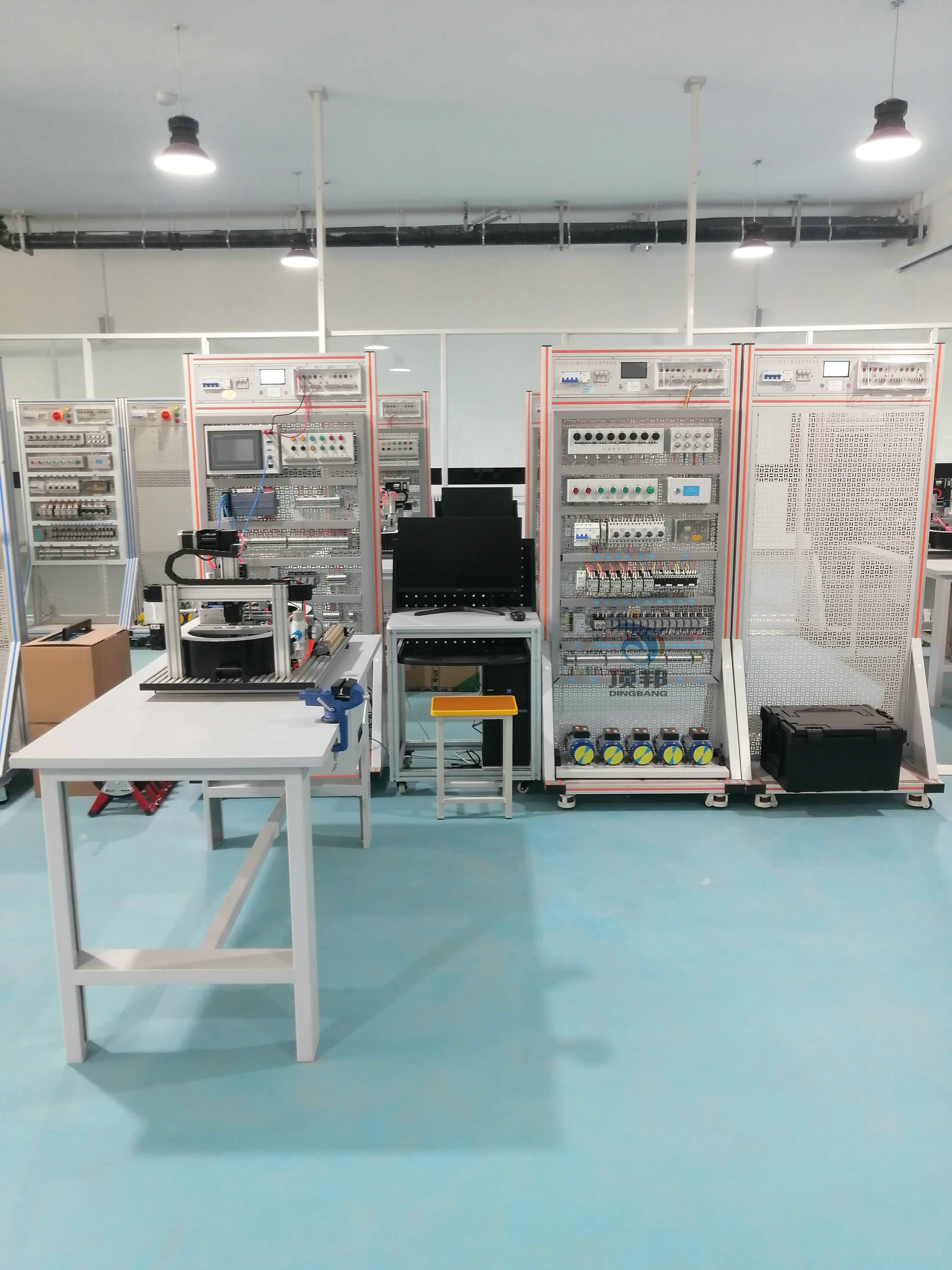 電工綜合實訓(xùn)考核設(shè)備