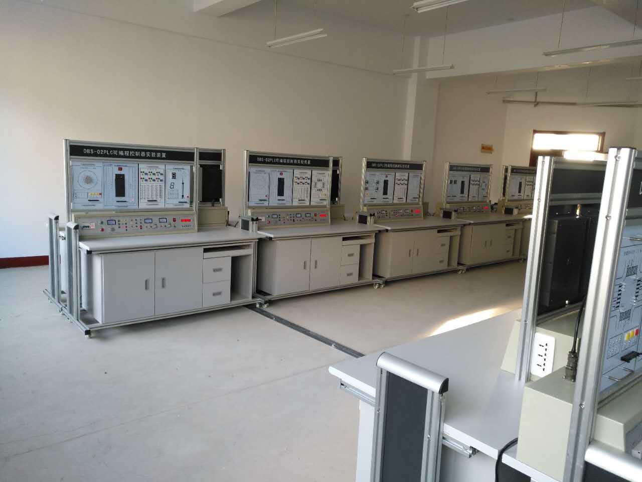 呂梁學(xué)院單片機(jī)、PLC、傳感器實(shí)訓(xùn)臺(tái)(圖4)