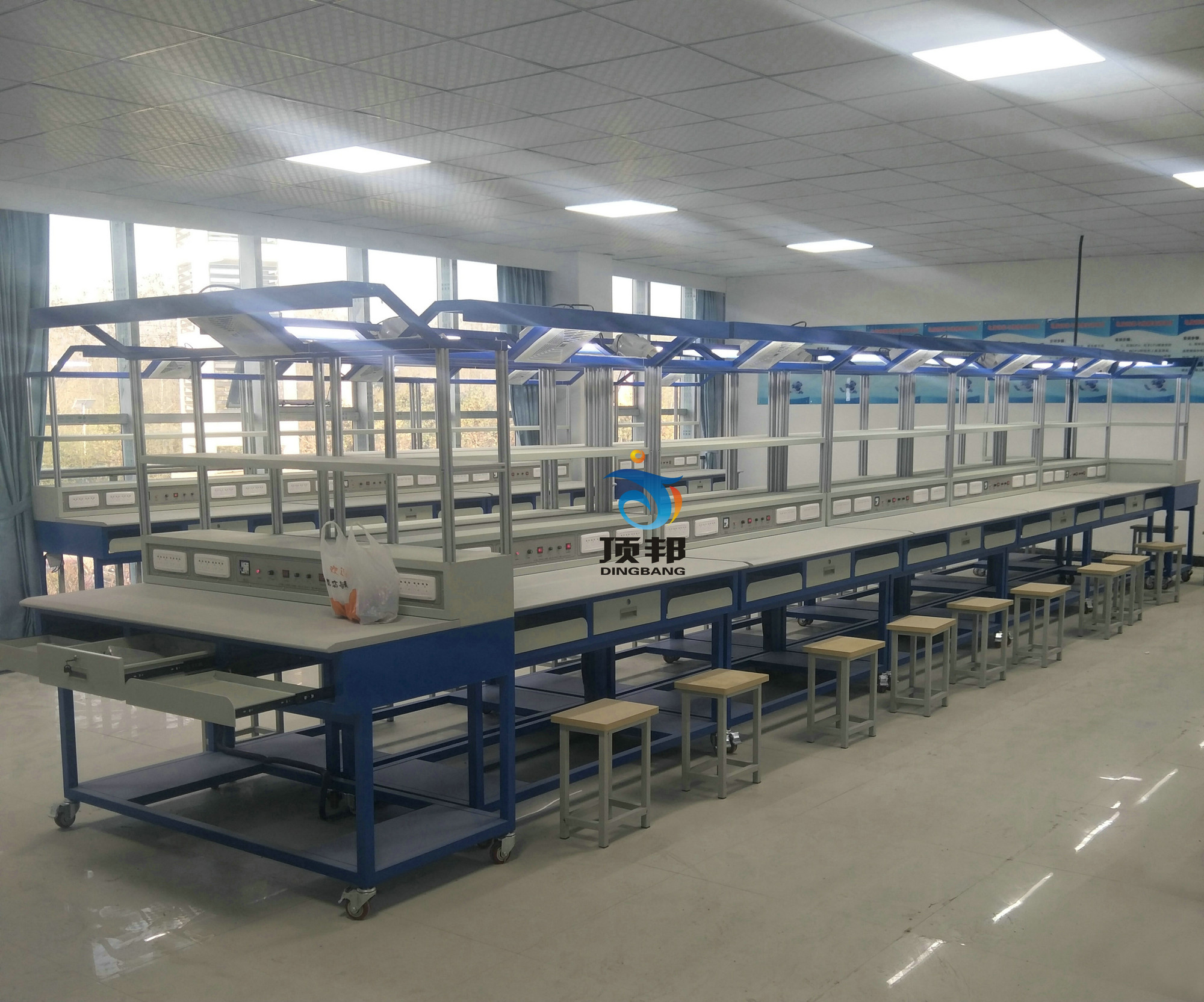 信陽市第六高級(jí)職業(yè)中學(xué)計(jì)算機(jī)組裝與維護(hù)實(shí)訓(xùn)裝置(圖2)