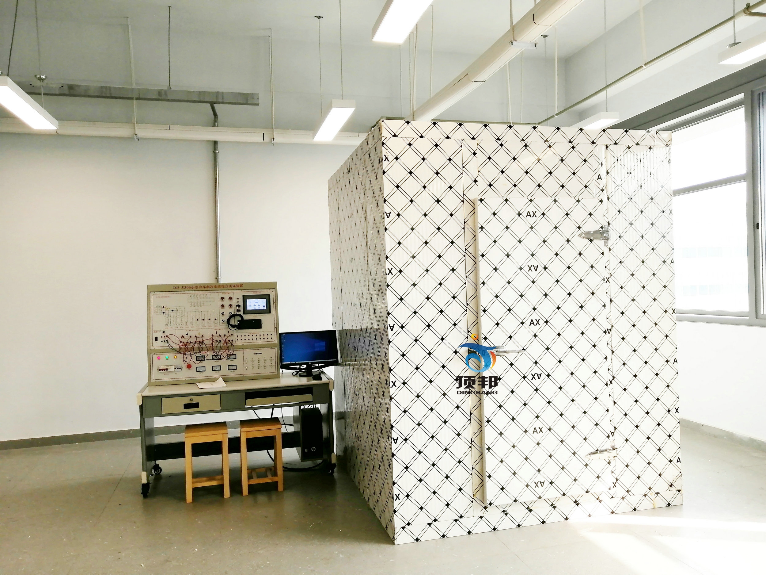 西華大學(xué)宜賓校區(qū)熱工原理、樓宇制冷制熱實訓(xùn)室設(shè)備(圖3)