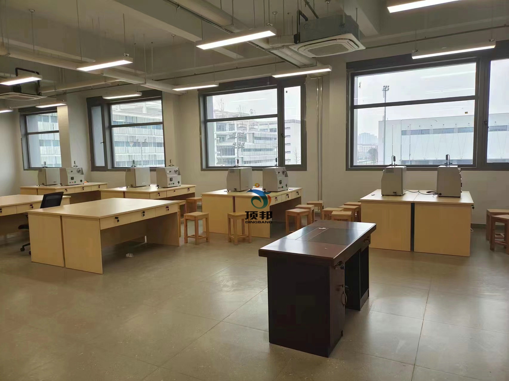 西華大學(xué)宜賓校區(qū)熱工原理、樓宇制冷制熱實訓(xùn)室設(shè)備(圖6)