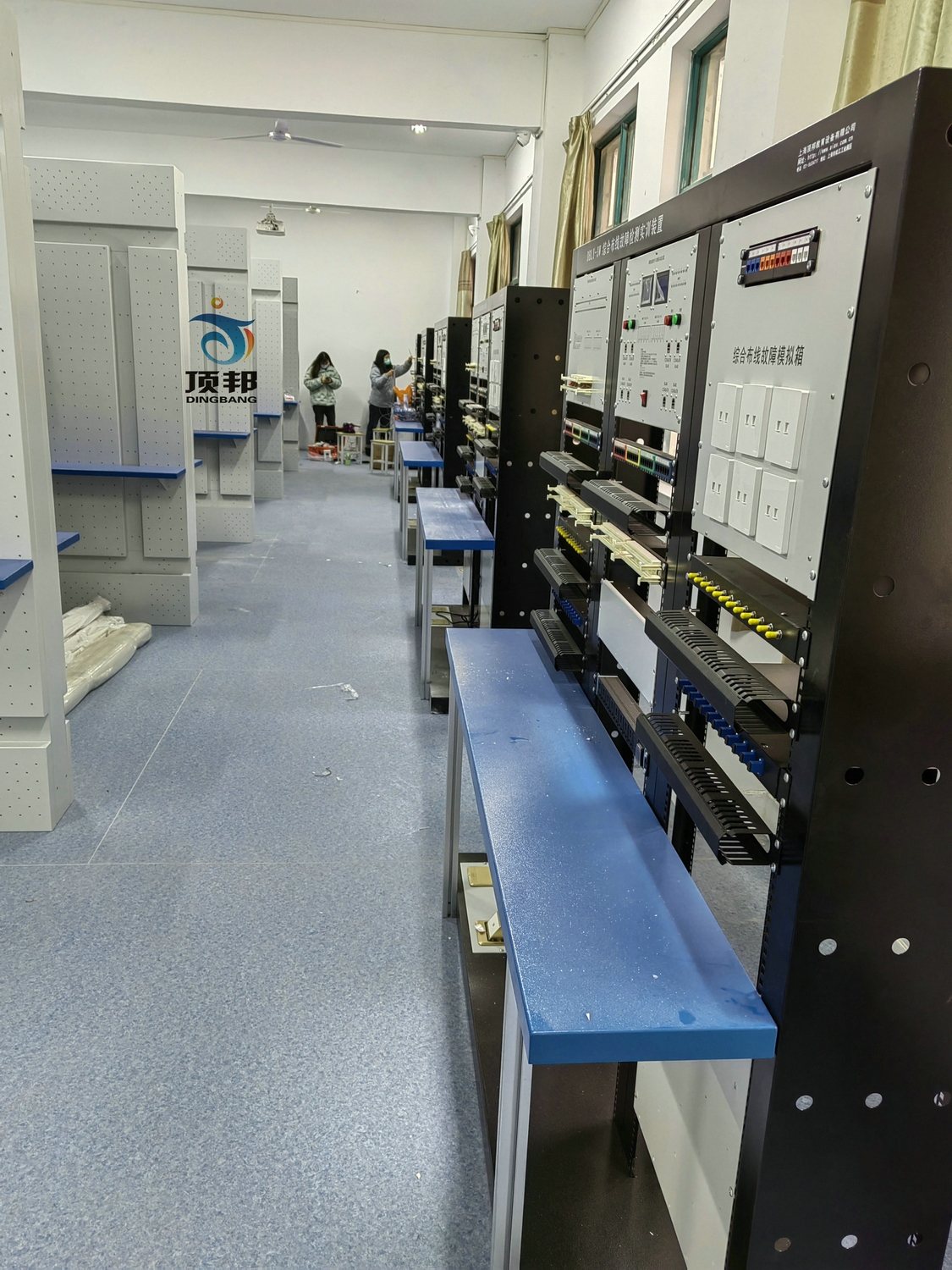 南京工業(yè)科技技工學(xué)校網(wǎng)絡(luò)綜合布線實(shí)訓(xùn)室設(shè)備(圖4)