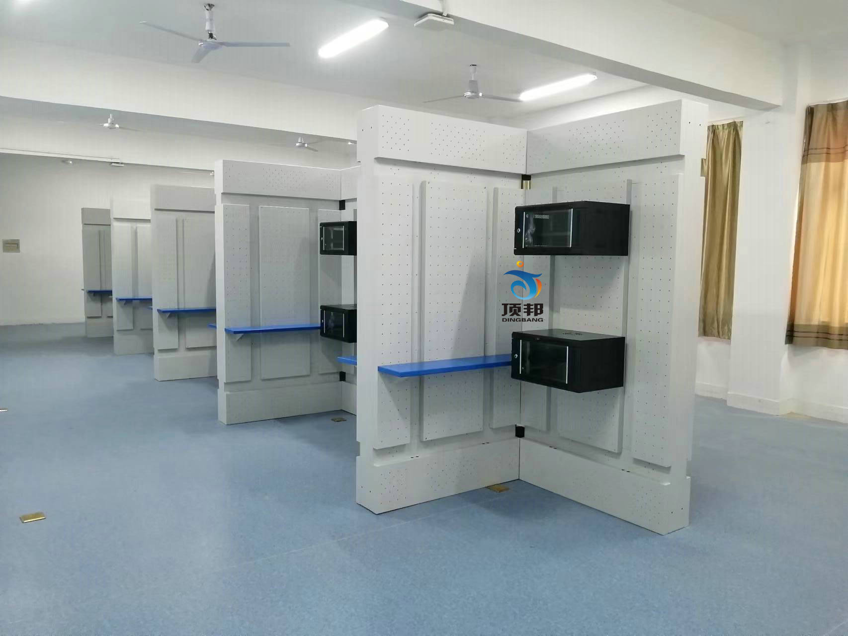 南京工業(yè)科技技工學(xué)校網(wǎng)絡(luò)綜合布線實(shí)訓(xùn)室設(shè)備(圖7)