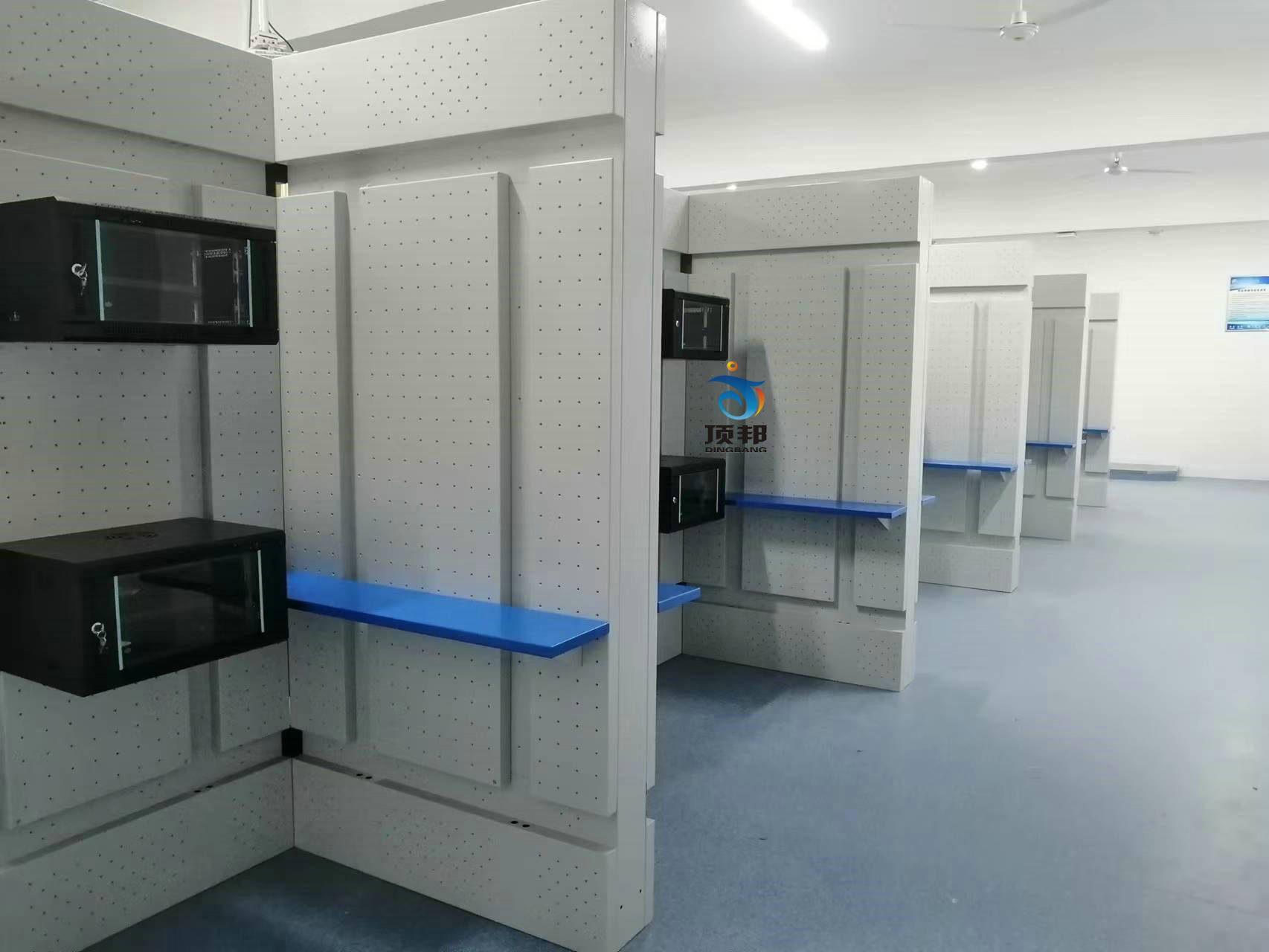 南京工業(yè)科技技工學(xué)校網(wǎng)絡(luò)綜合布線實(shí)訓(xùn)室設(shè)備(圖9)