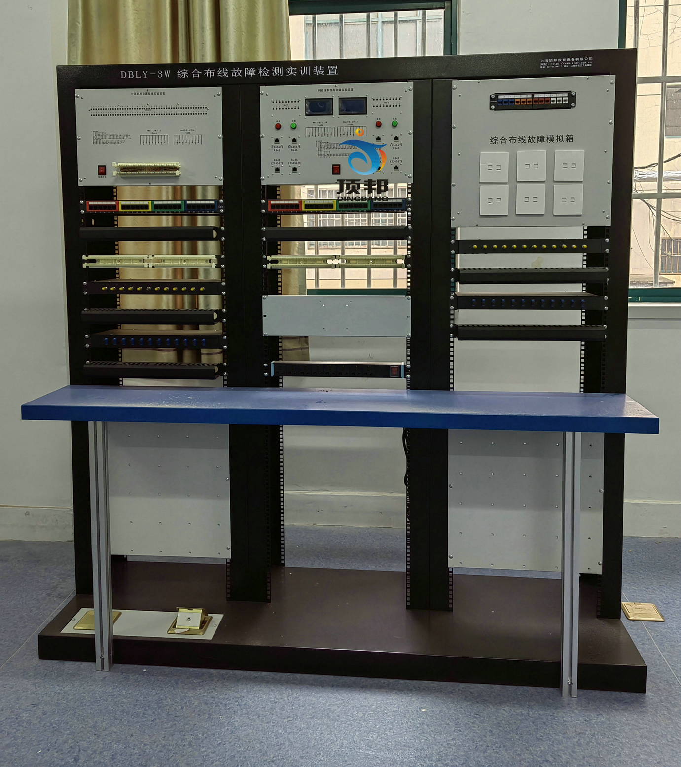 南京工業(yè)科技技工學(xué)校網(wǎng)絡(luò)綜合布線實(shí)訓(xùn)室設(shè)備(圖11)