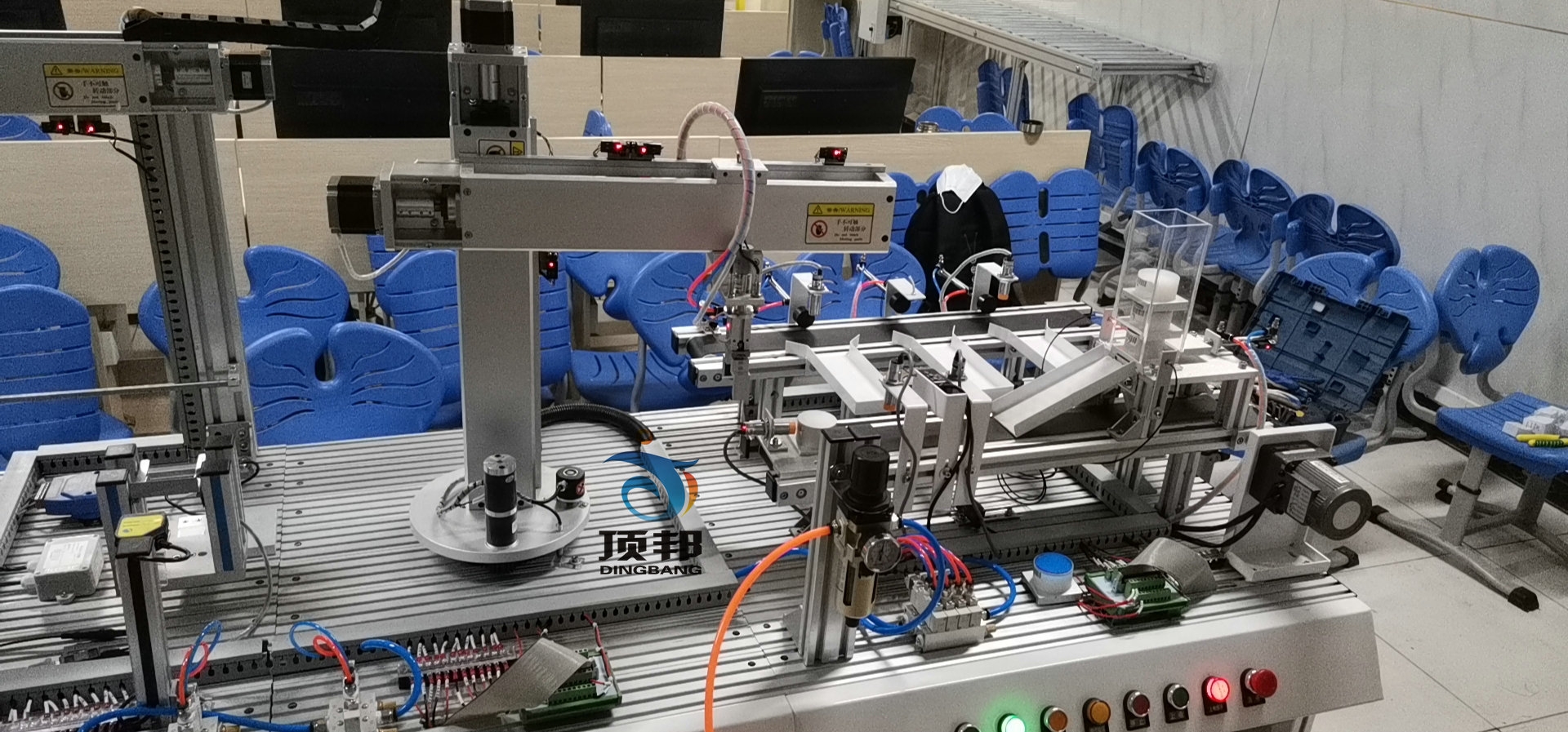 南京華東信息工程技工學(xué)校物流倉儲、機床實訓(xùn)設(shè)備(圖1)