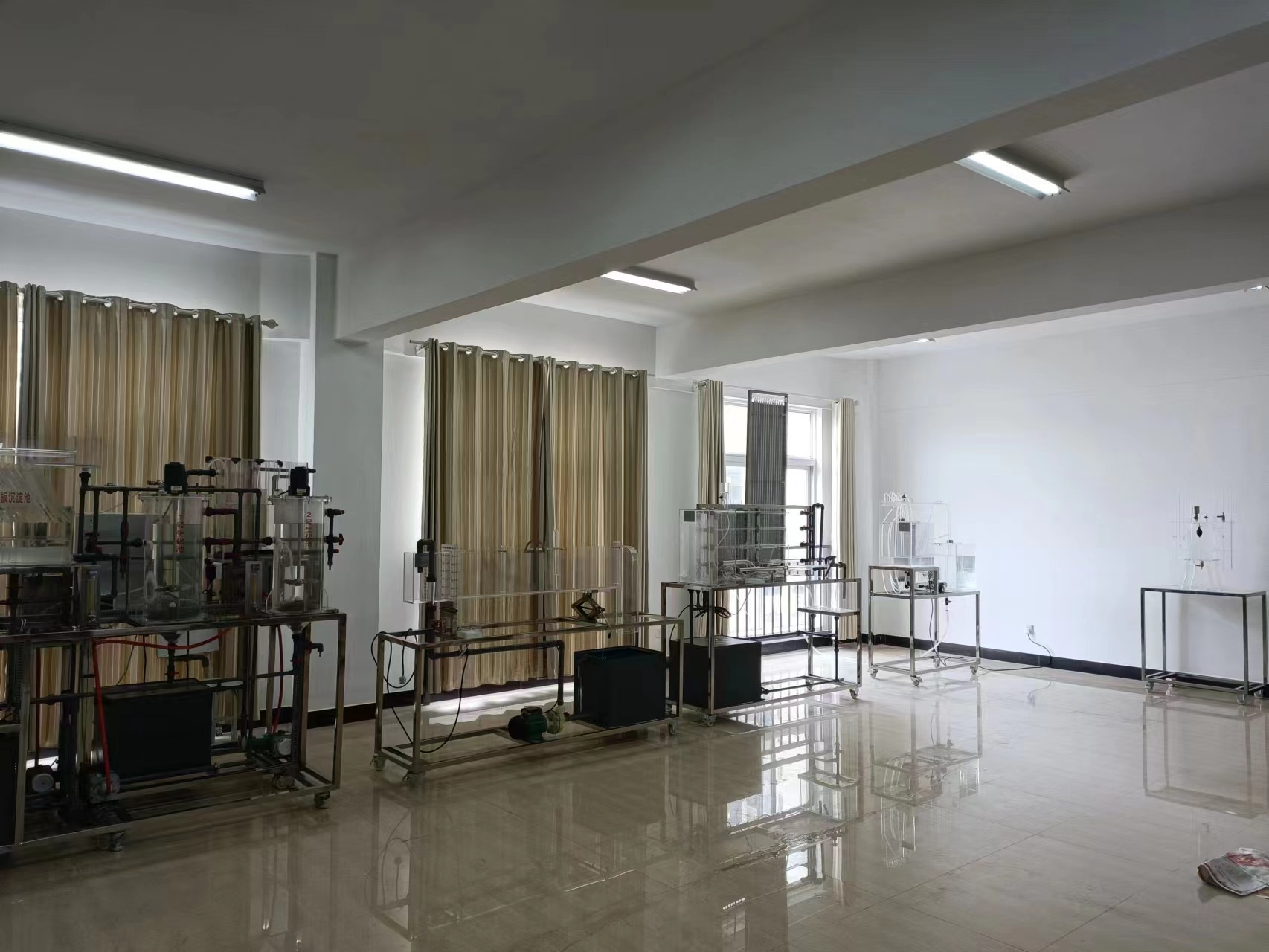 貴州建設(shè)職業(yè)技術(shù)學(xué)院環(huán)境工程實驗室設(shè)備(圖2)