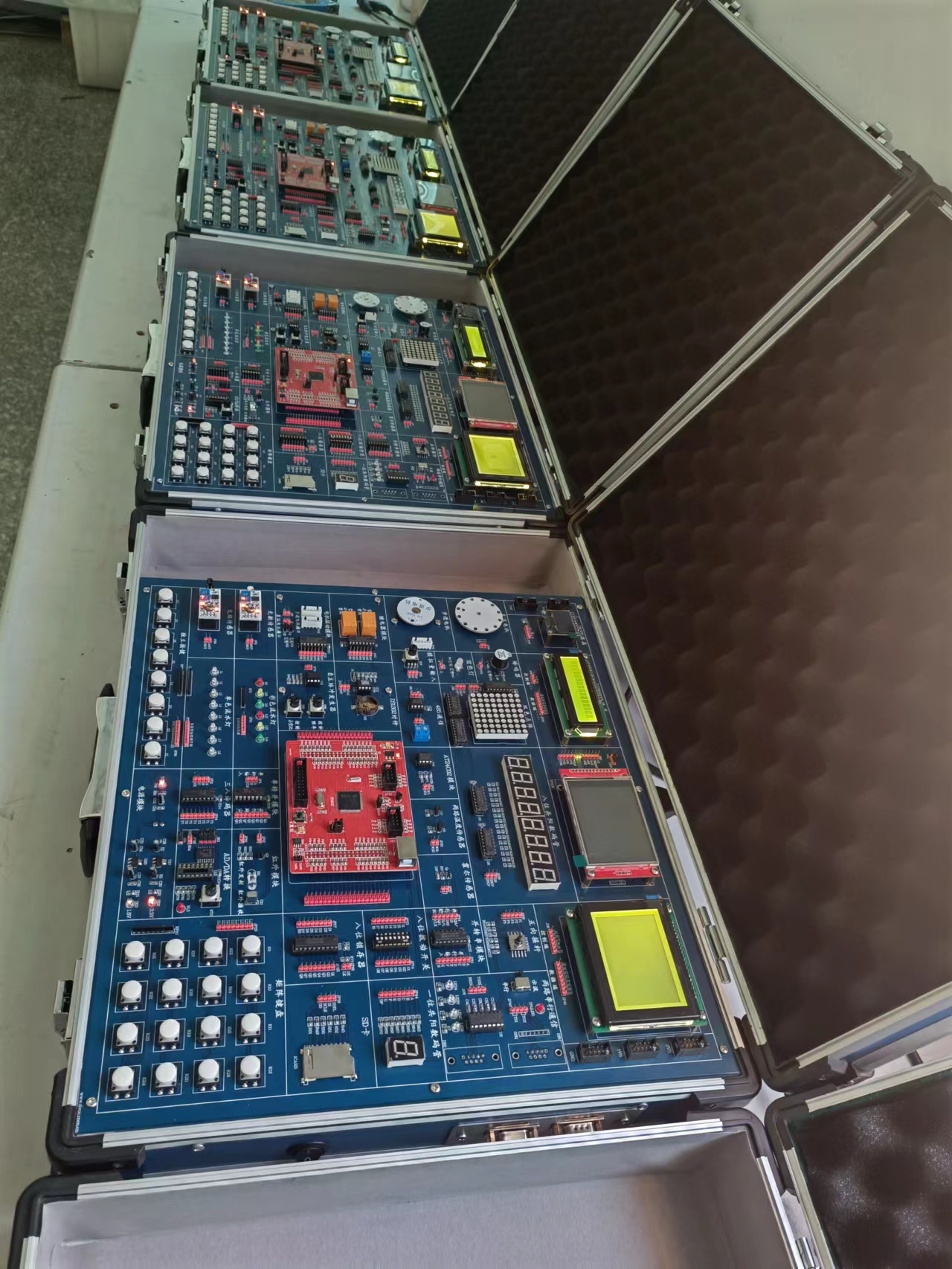 昌吉學(xué)院嵌入式單片機(jī)實(shí)驗(yàn)箱(圖1)