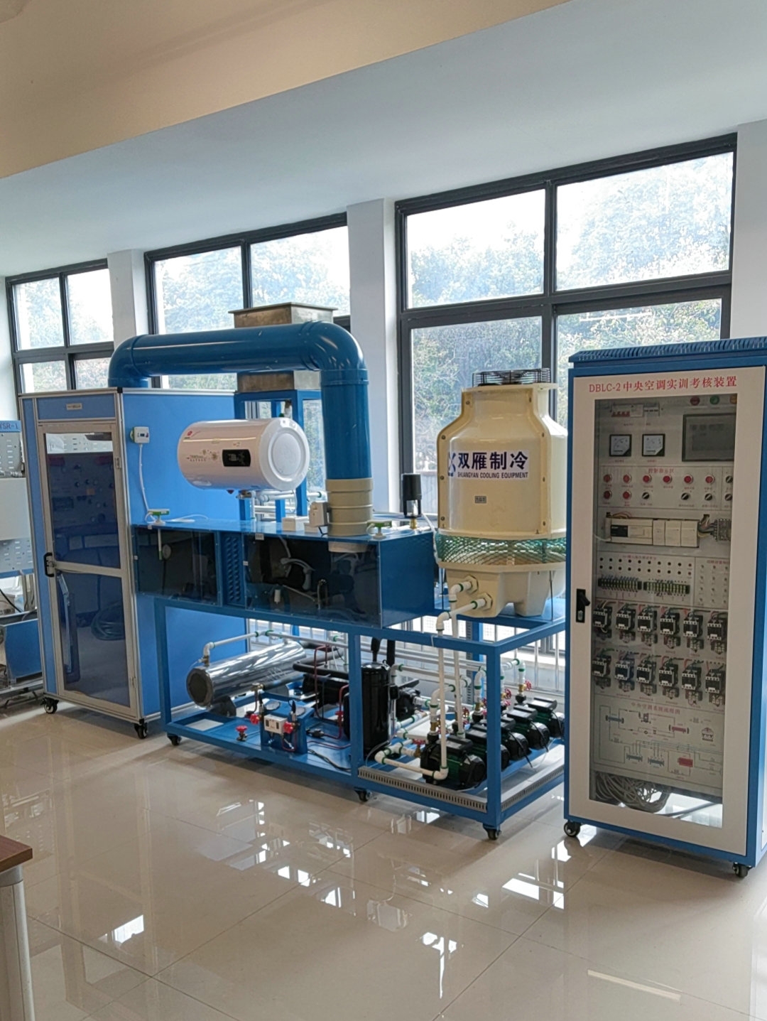 重慶科技學(xué)院中央空調(diào)實(shí)訓(xùn)考核裝置(圖3)