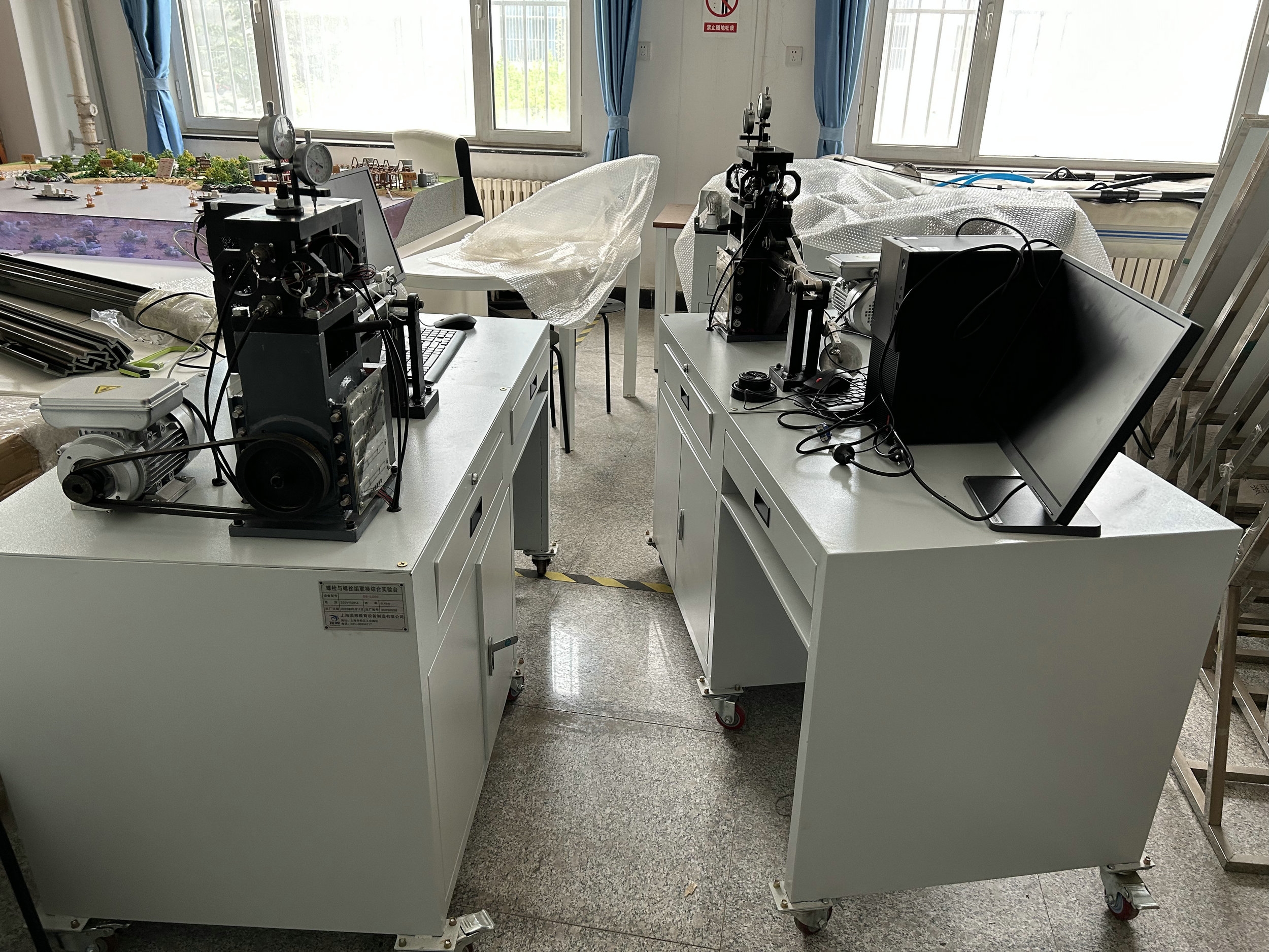 河北環(huán)境工程學院螺栓與螺栓組聯(lián)接綜合實驗臺(圖3)