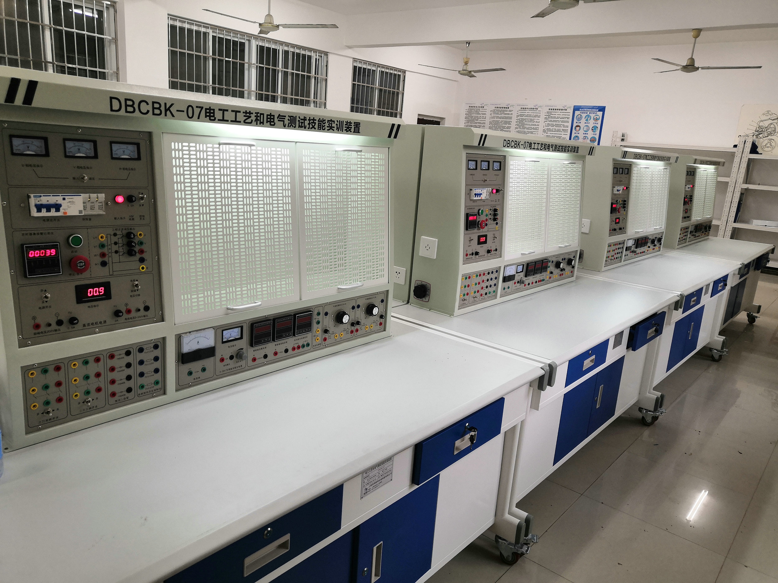 桂林電子科技大學(xué)船舶電工工藝和電氣測(cè)試技能實(shí)訓(xùn)裝置