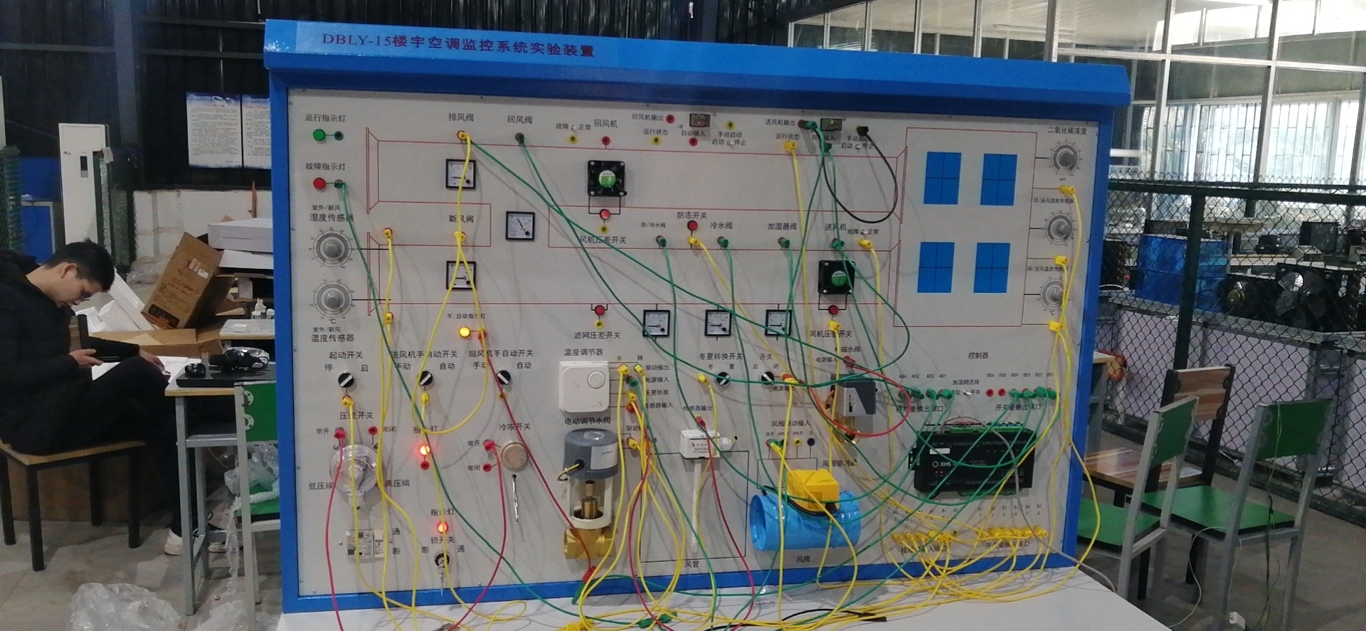 桂林航天工業(yè)學(xué)院中央空調(diào)、樓宇實(shí)訓(xùn)設(shè)備(圖2)