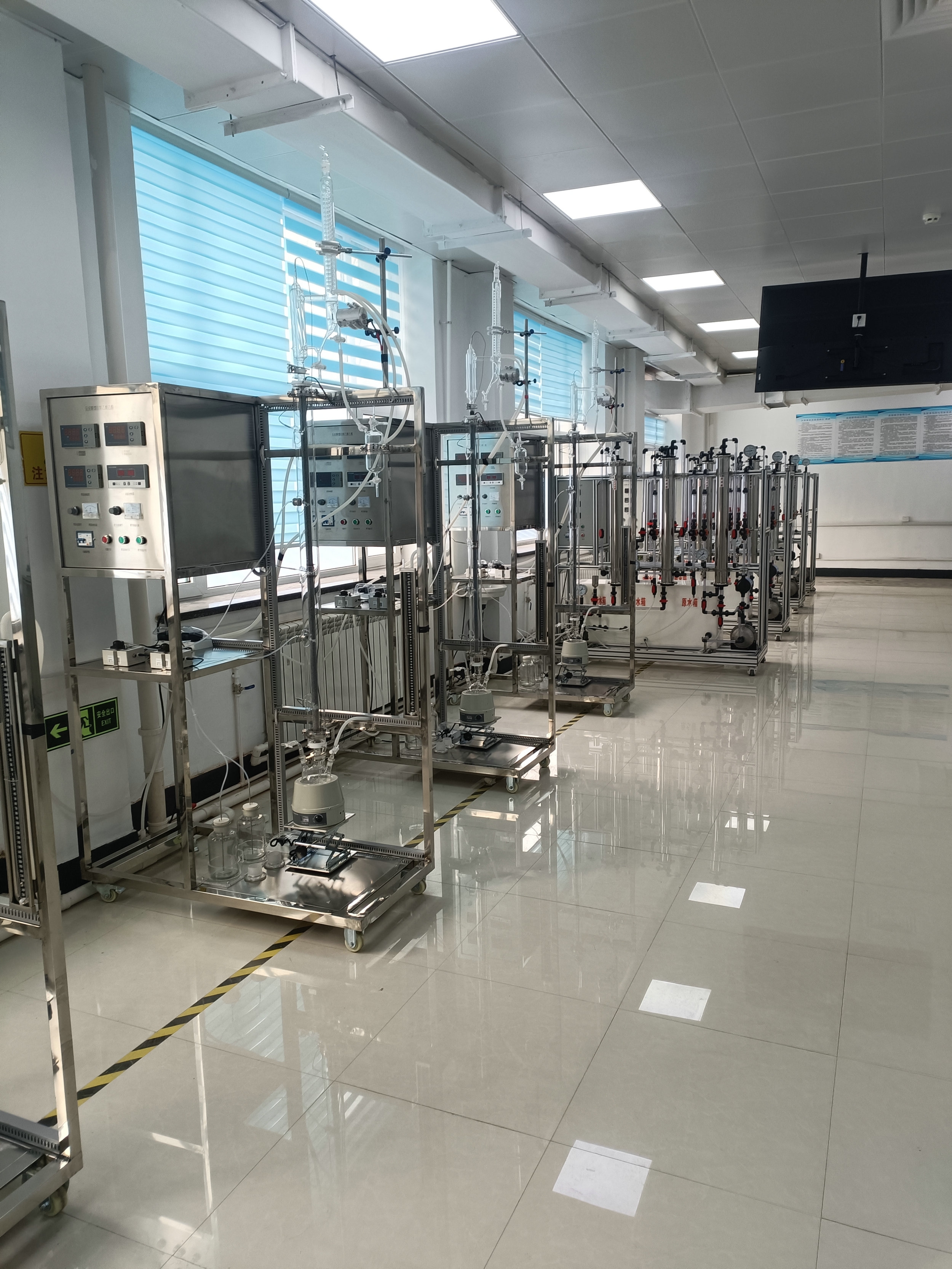 東北電力大學(xué)化工原理實(shí)驗(yàn)室設(shè)備(圖3)