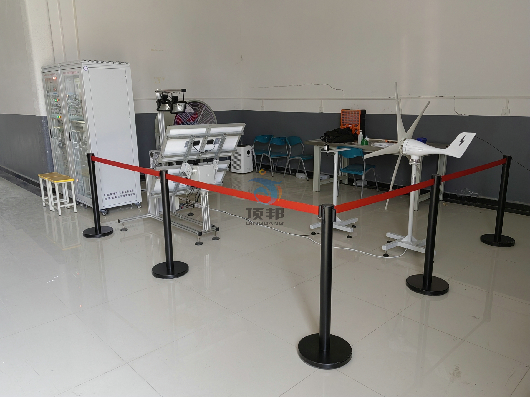 西安高新科技職業(yè)學(xué)院物聯(lián)網(wǎng)實(shí)訓(xùn)臺,光伏實(shí)訓(xùn)設(shè)備(圖7)