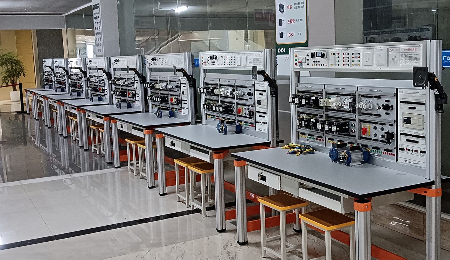 中級(jí)電工技能實(shí)訓(xùn)考核裝置