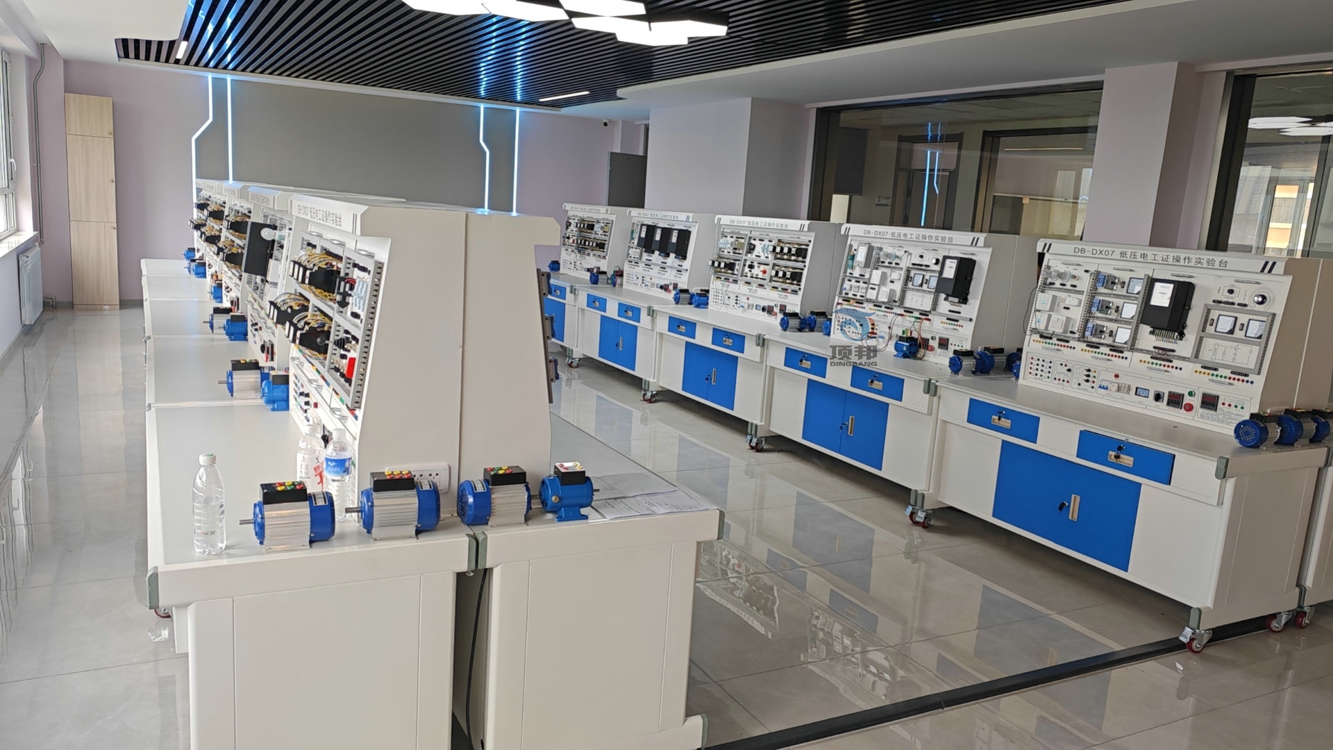 低壓電工證操作實(shí)驗(yàn)臺(tái)