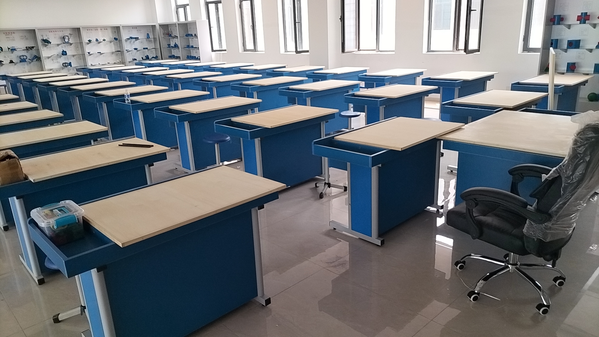 山東生態(tài)環(huán)境學(xué)院(籌)流體力學(xué)實驗室和機(jī)械制圖實驗室(圖3)