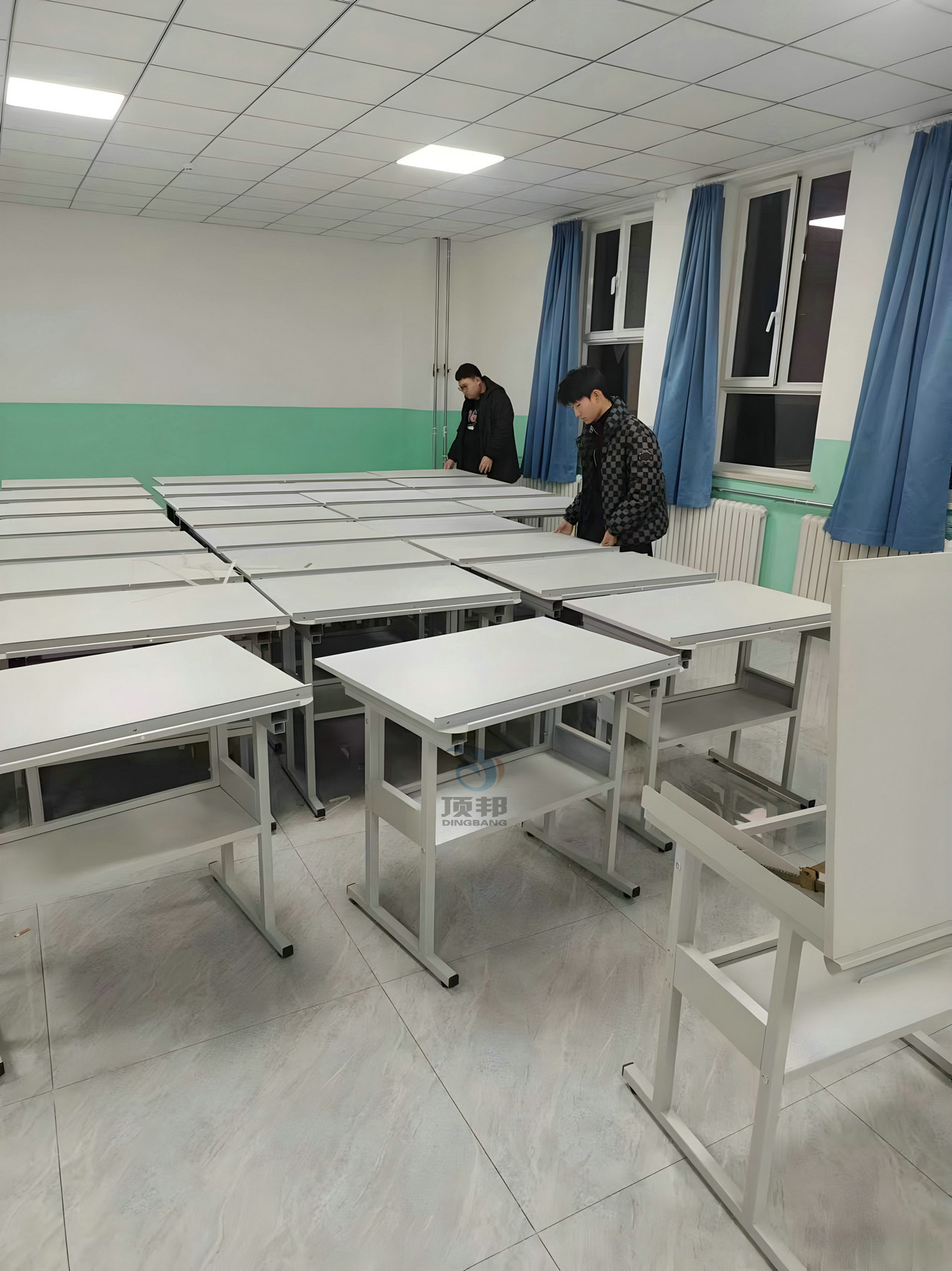 五家渠職業(yè)技術(shù)學(xué)校工程制圖實驗室設(shè)備(圖3)